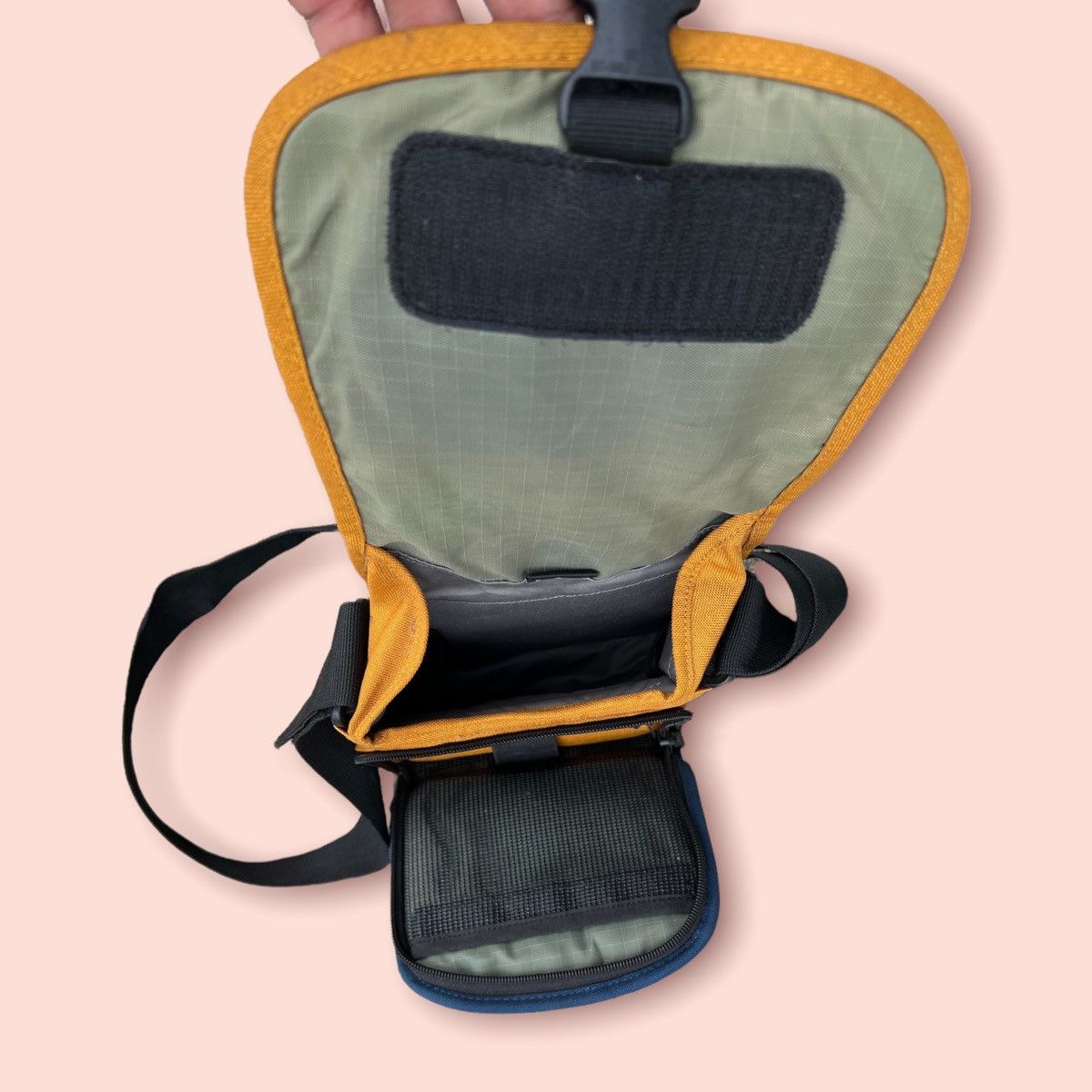 Crumpler VINTAGE CRUMPLER 2 WAY (CROSSBODY/WAIST) CAMERA UTILITY BAG Size ONE SIZE - 12 Thumbnail