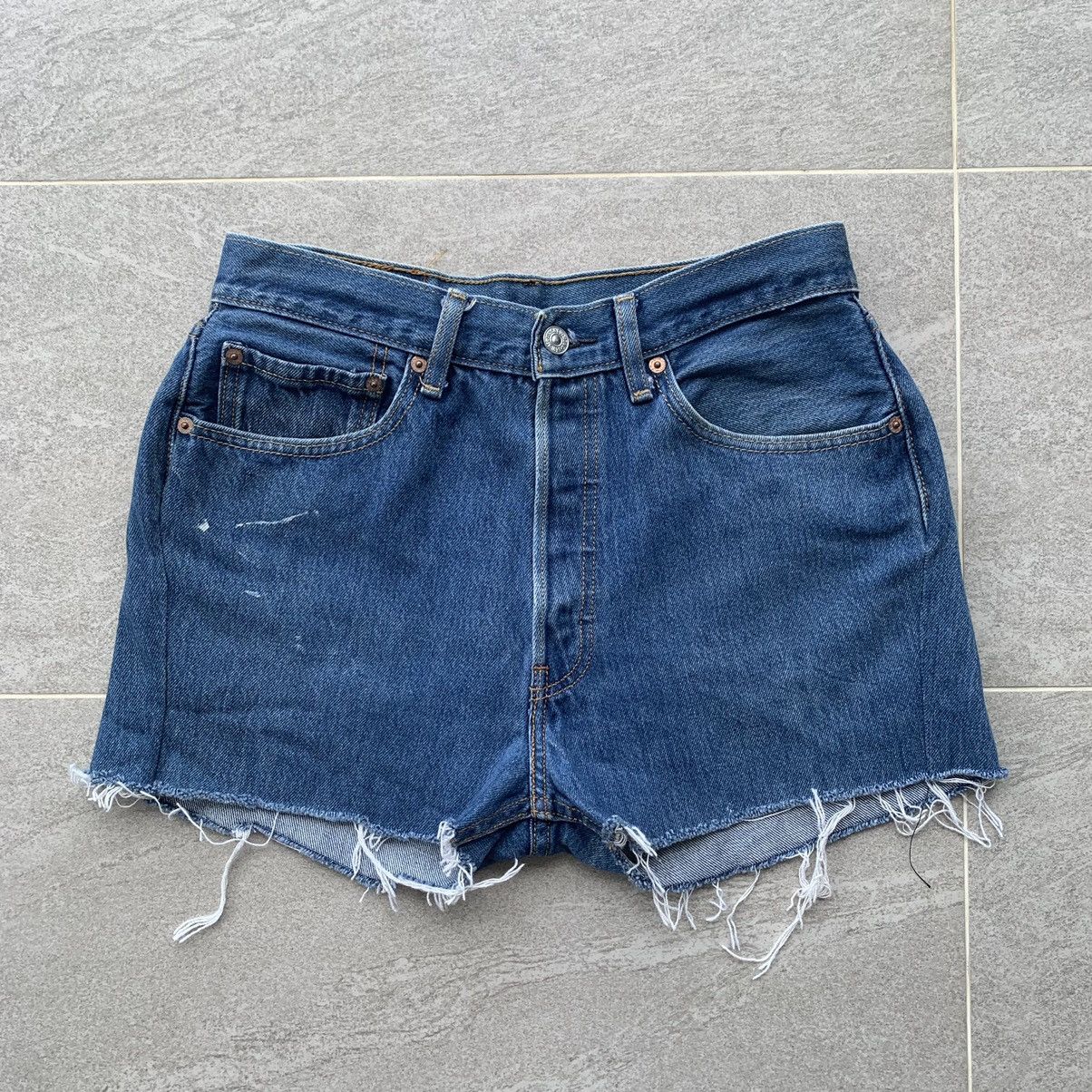 vintage LEVIS 501 short jeans.. levis denim