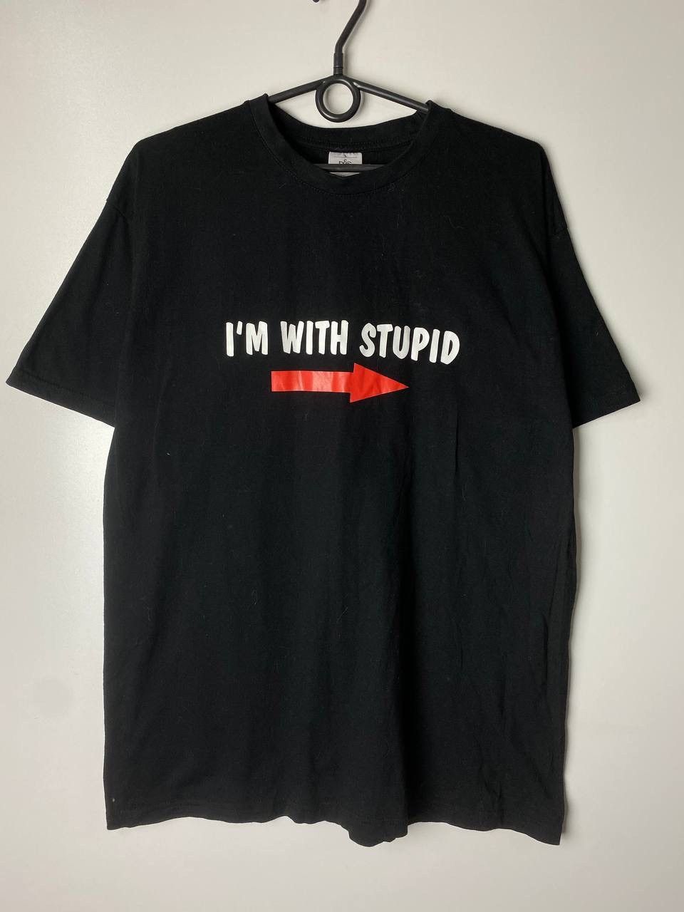 Vintage I’m with stupid crazy t-shirt size L Size US L / EU 52-54 / 3 - 1 Thumbnail