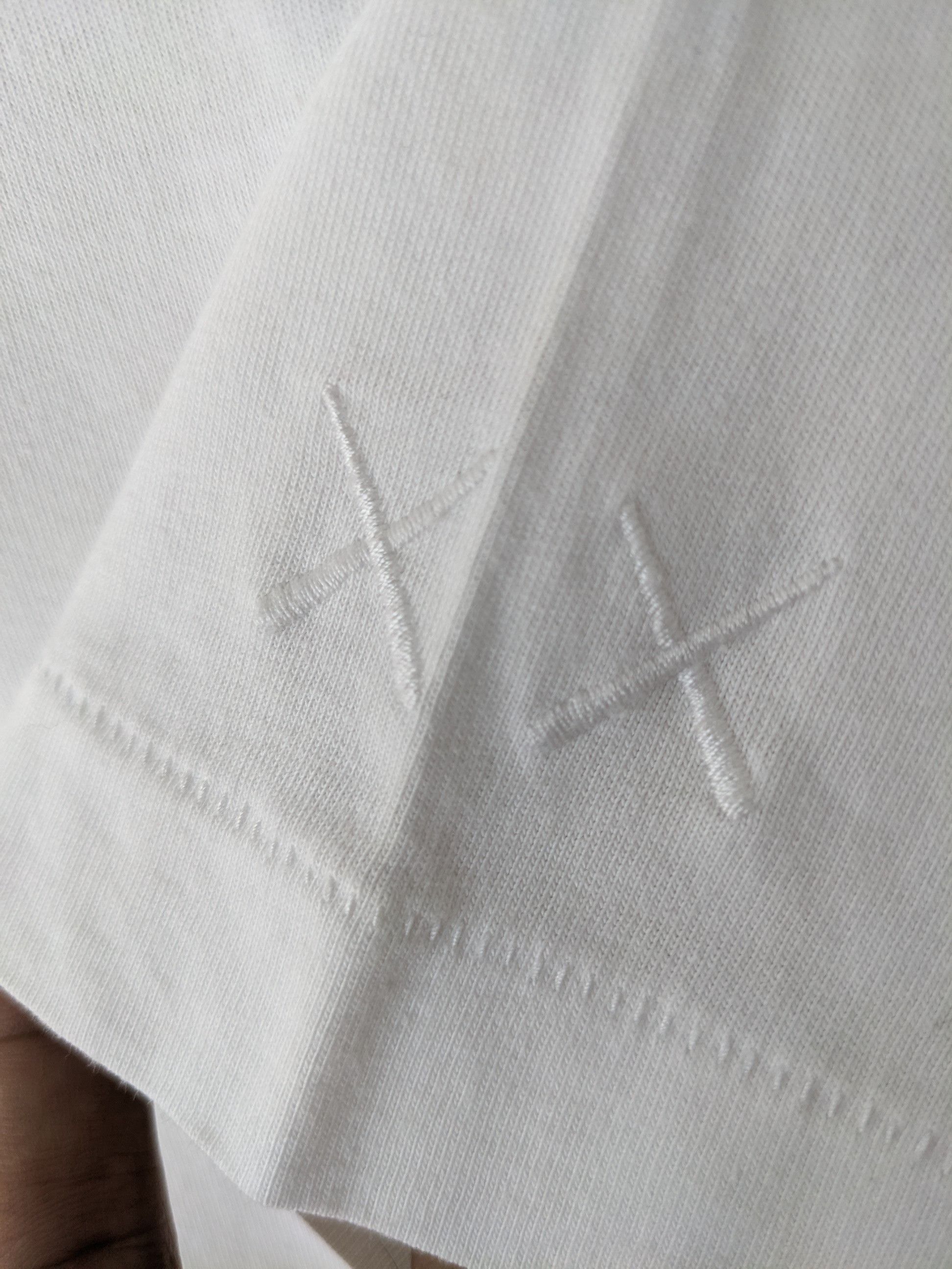 Kaws × Uniqlo Uniqlo X Kaws Tee Size S / US 4 / IT 40 - 3 Thumbnail