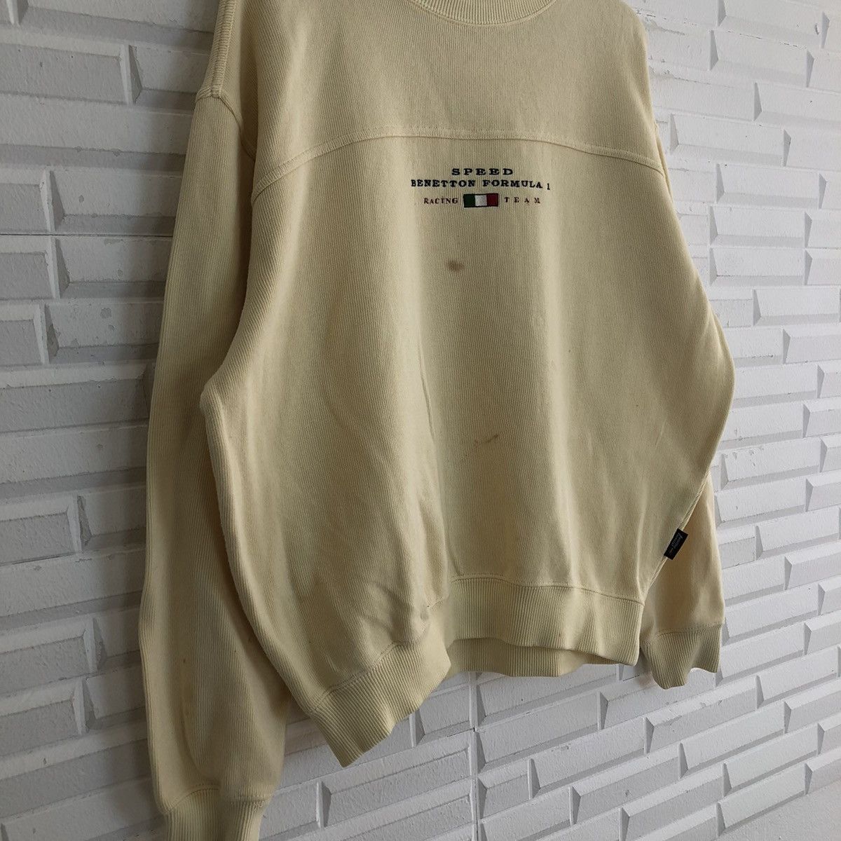 Japanese Brand VINTAGE BENETTON FORMULA 1 RACING TEAM BIG LOGO SWEATSHIRT Size US L / EU 52-54 / 3 - 4 Thumbnail