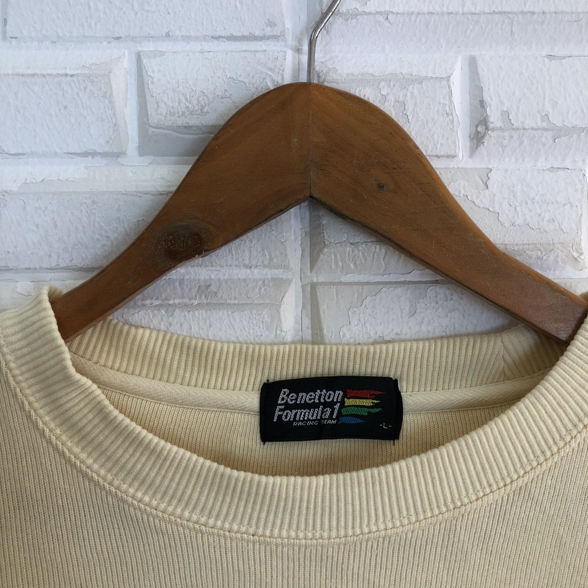 Japanese Brand VINTAGE BENETTON FORMULA 1 RACING TEAM BIG LOGO SWEATSHIRT Size US L / EU 52-54 / 3 - 8 Thumbnail