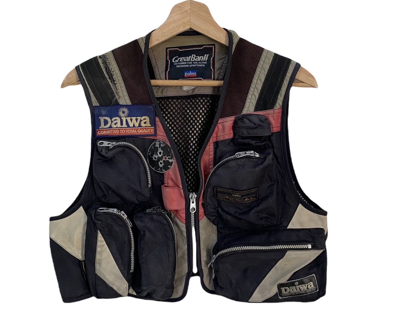 image of Vintage Daiwa Tactical Parachute Pocket Utility Vest in Black, Men's (Size Small)