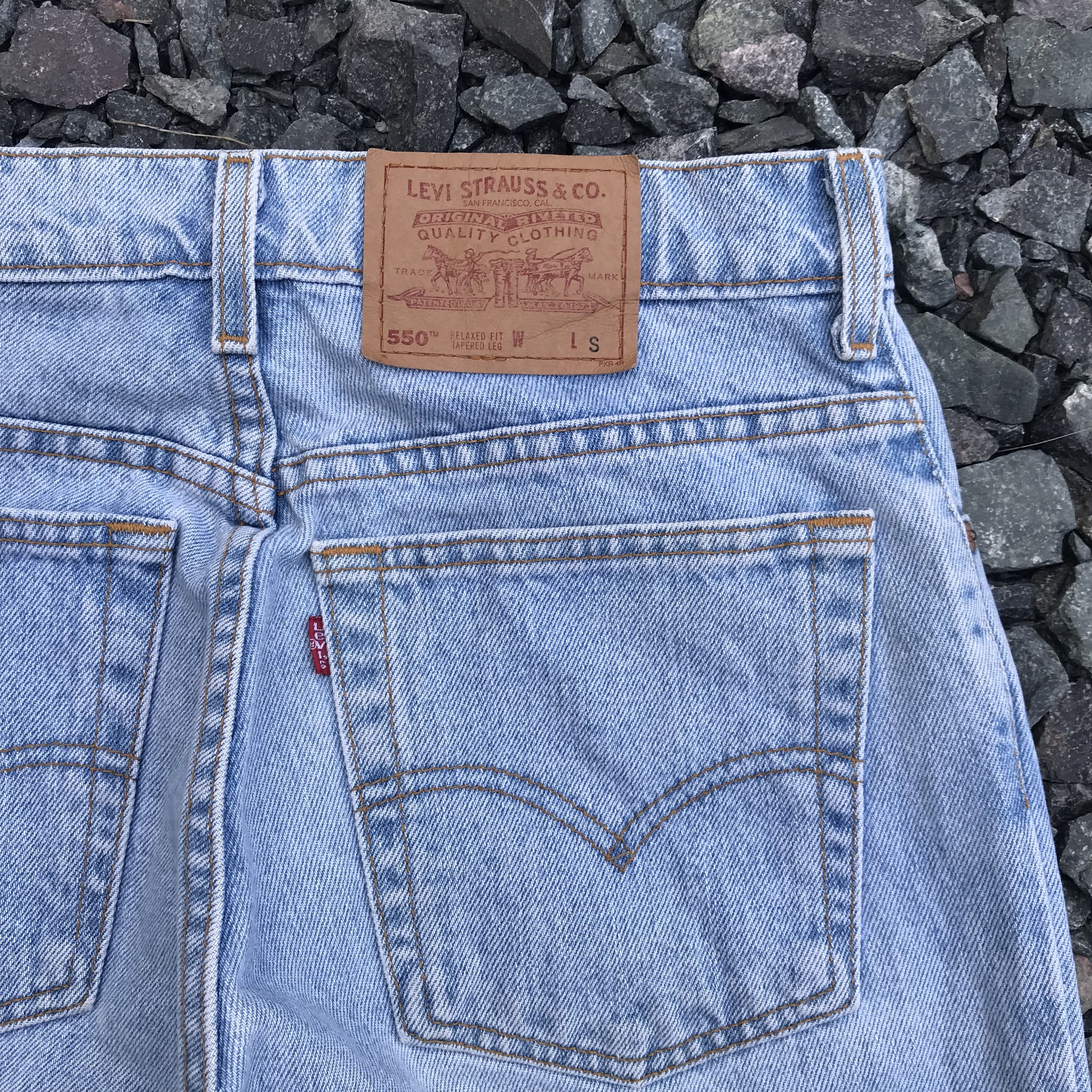 Levi's × Vintage Vintage Levis 550 relaxed fix tapered leg faded lightwash Size US 29 - 9 Thumbnail