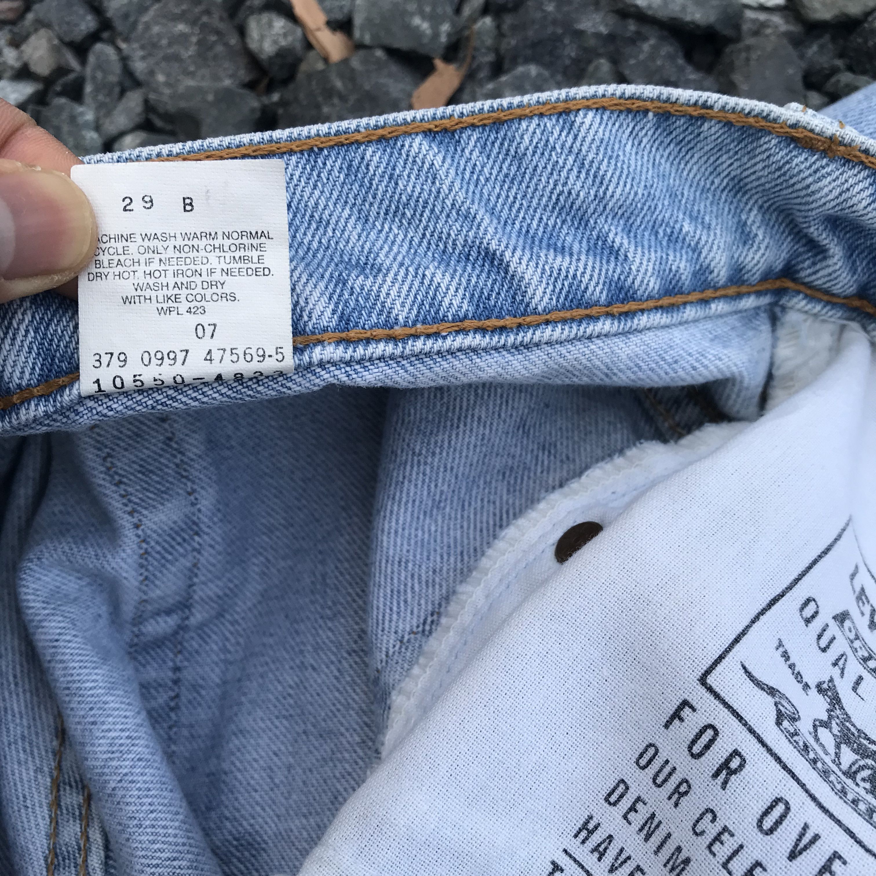 Levi's × Vintage Vintage Levis 550 relaxed fix tapered leg faded lightwash Size US 29 - 11 Thumbnail