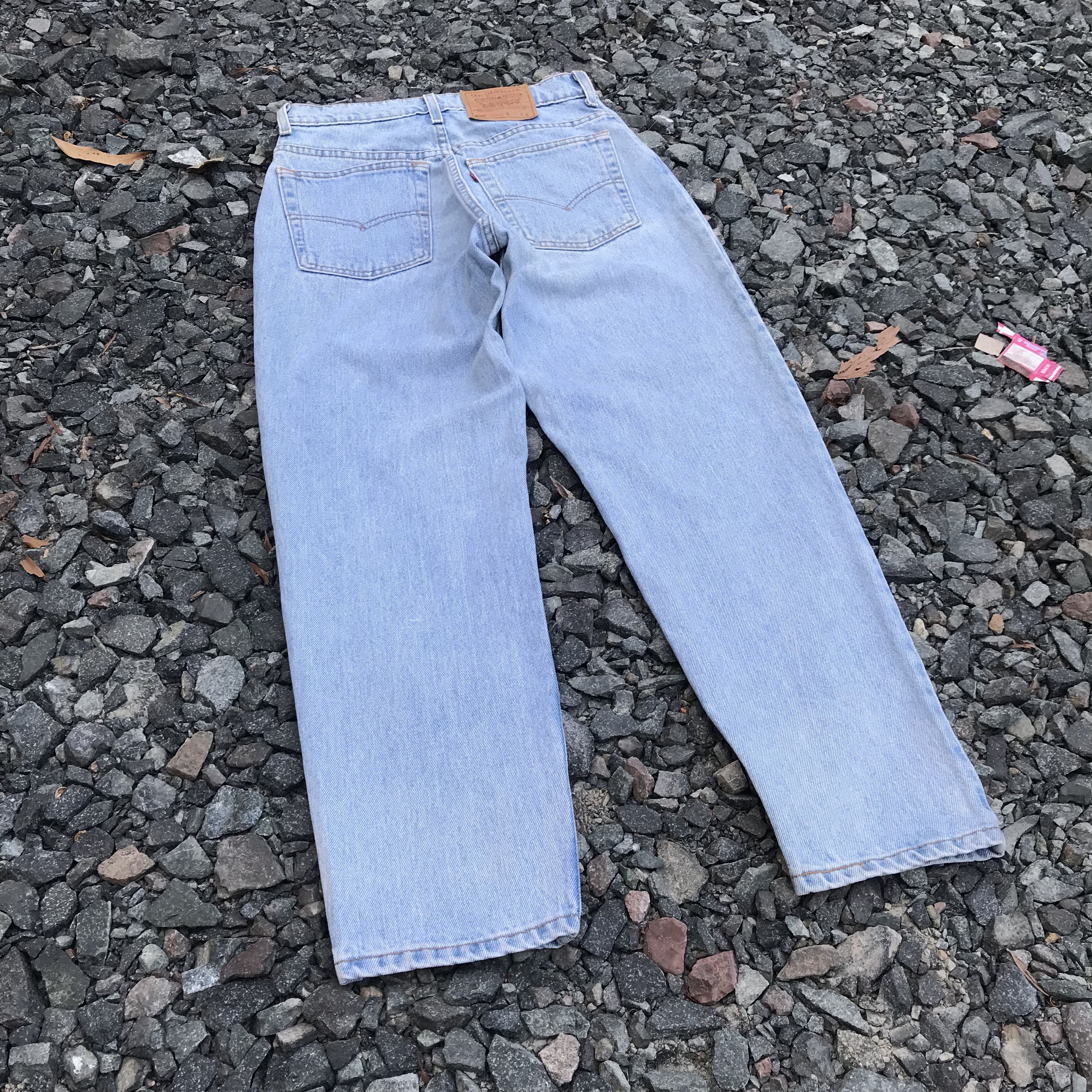 Levi's × Vintage Vintage Levis 550 relaxed fix tapered leg faded lightwash Size US 29 - 7 Thumbnail