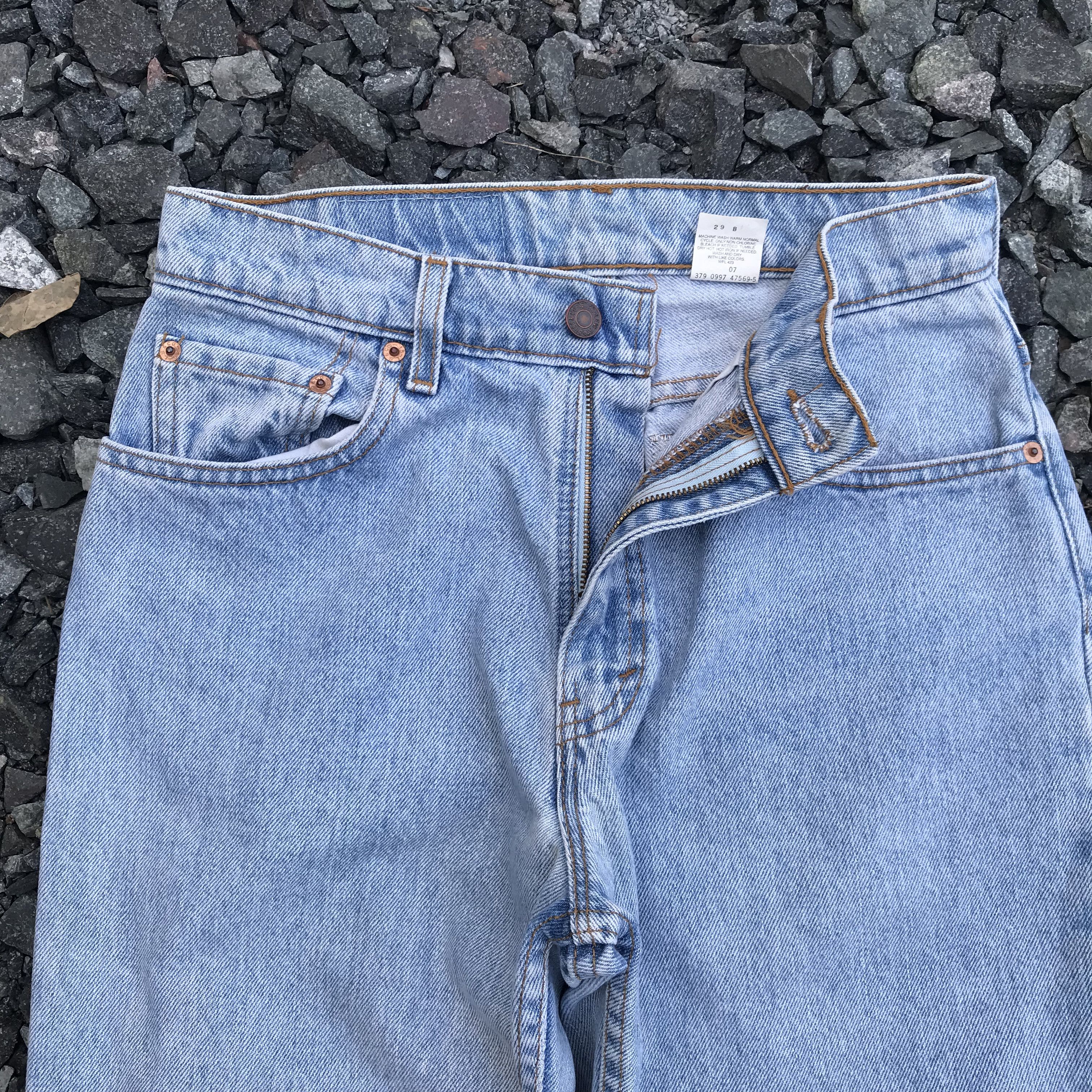 Levi's × Vintage Vintage Levis 550 relaxed fix tapered leg faded lightwash Size US 29 - 5 Thumbnail