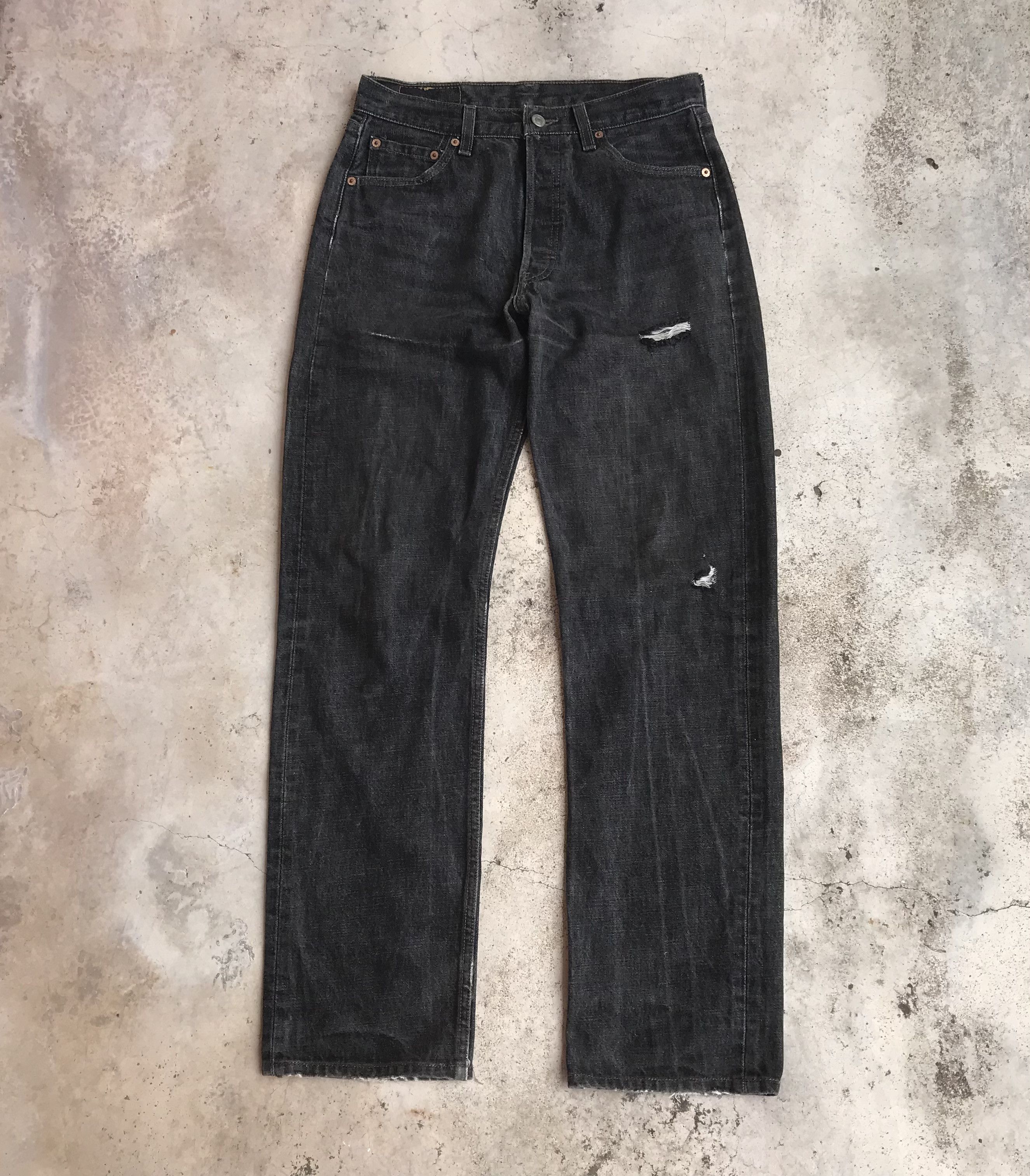 Levi's Vintage Levis 501 tiger-claw ripped faded black distressed Size US 29 - 2 Thumbnail