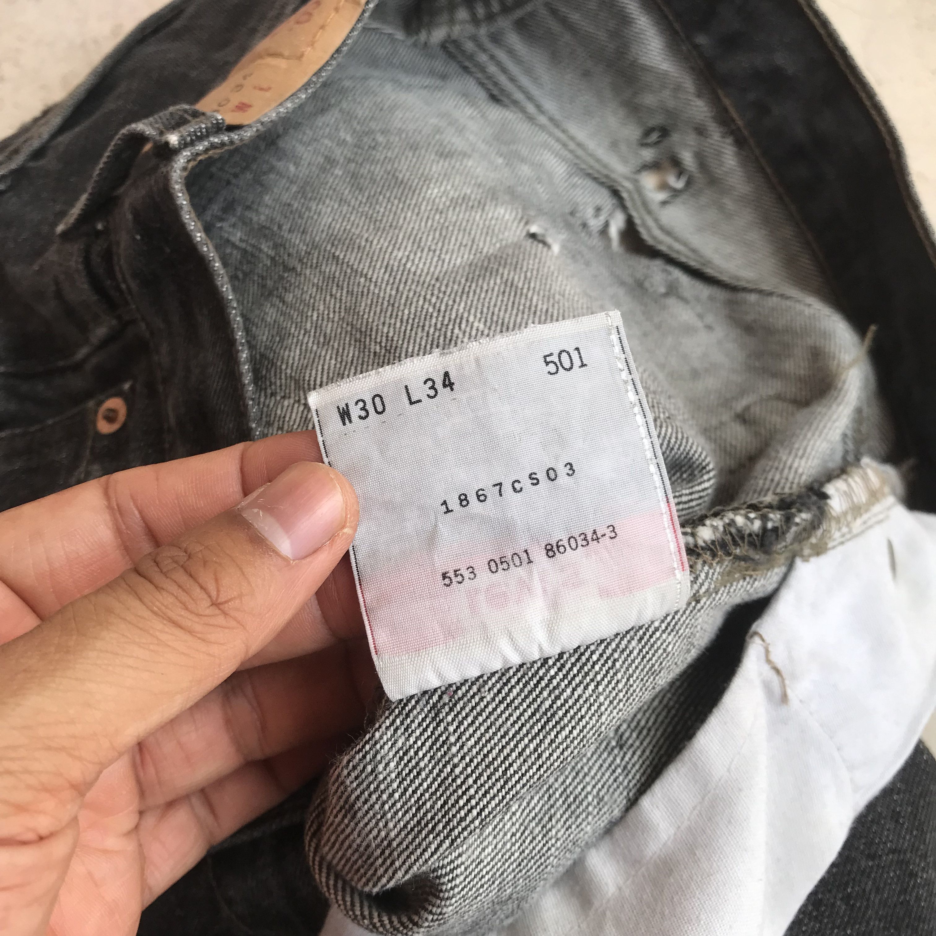 Levi's Vintage Levis 501 tiger-claw ripped faded black distressed Size US 29 - 13 Thumbnail