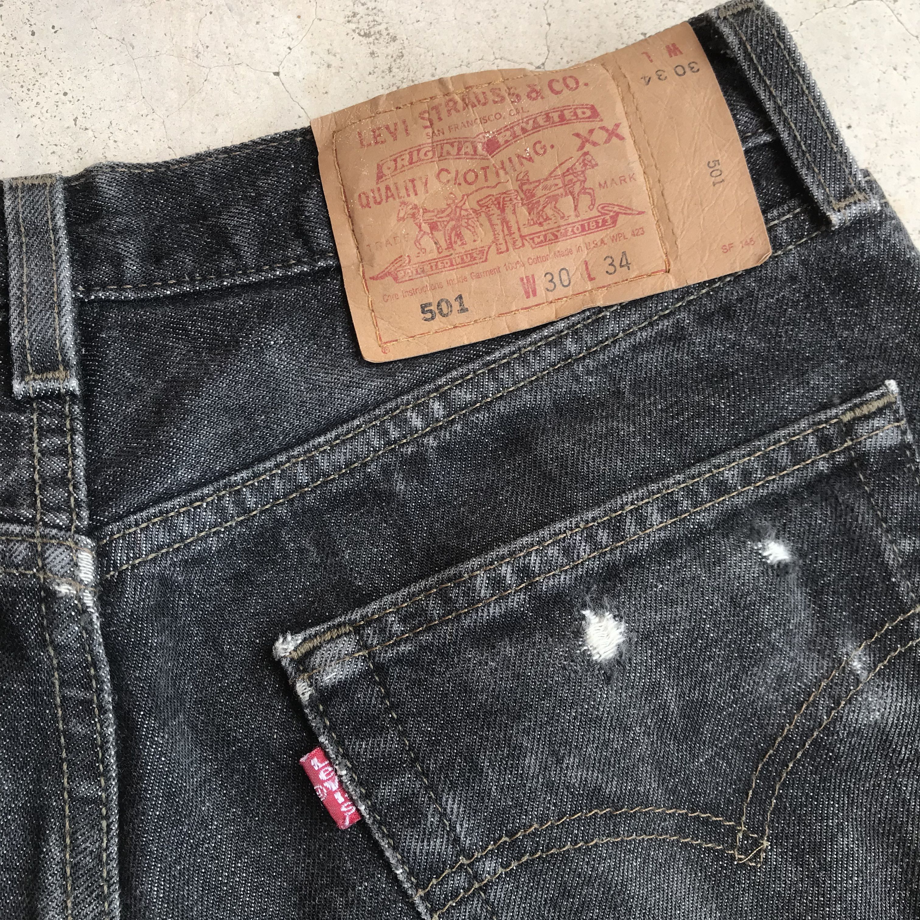 Levi's Vintage Levis 501 tiger-claw ripped faded black distressed Size US 29 - 11 Thumbnail