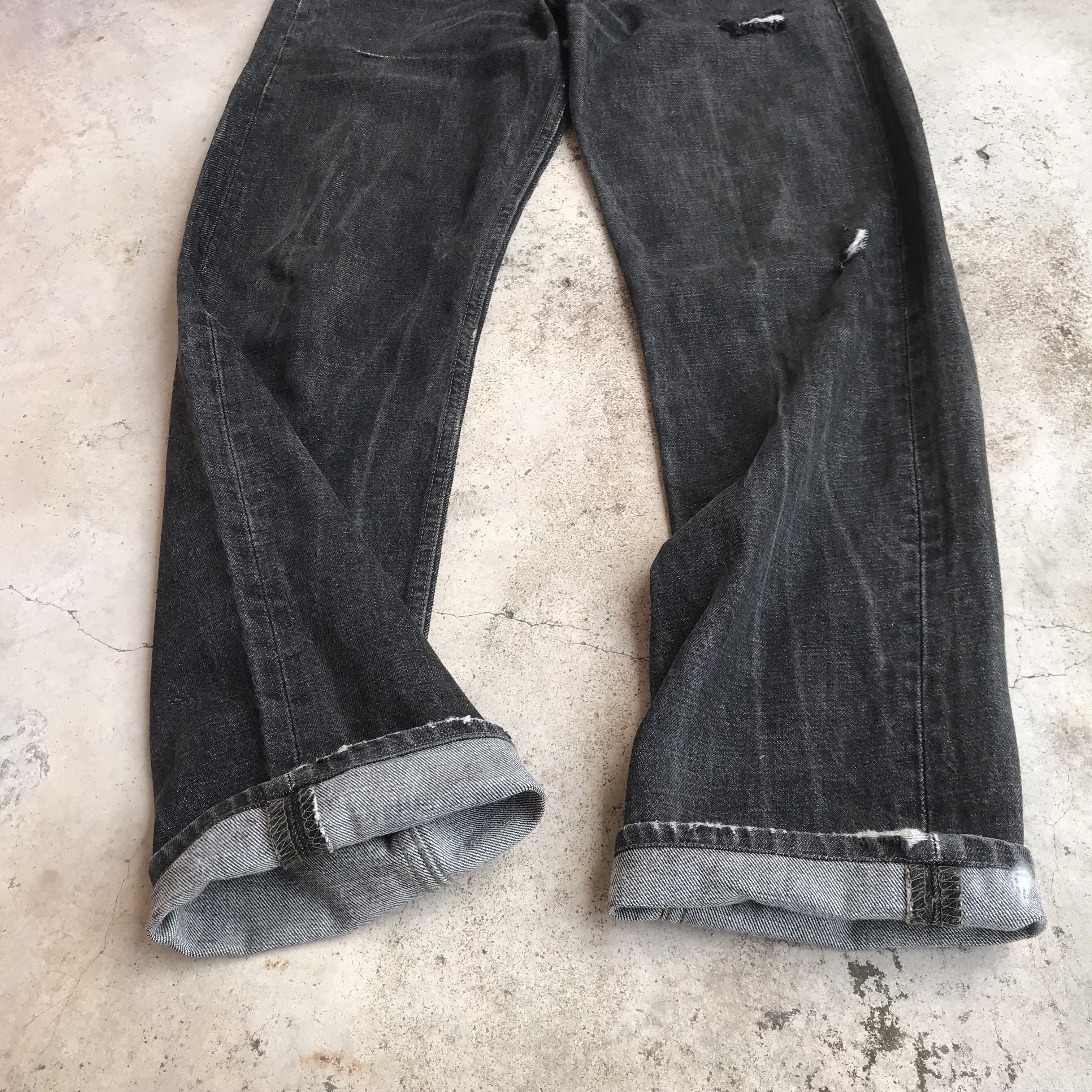 Levi's Vintage Levis 501 tiger-claw ripped faded black distressed Size US 29 - 8 Thumbnail