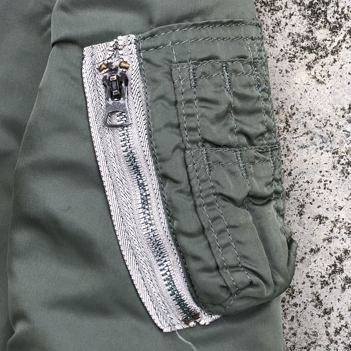 Alpha Industries Vintage Air Force Intermediate Ma-1 Bomber Jacket Size US L / EU 52-54 / 3 - 15 Thumbnail