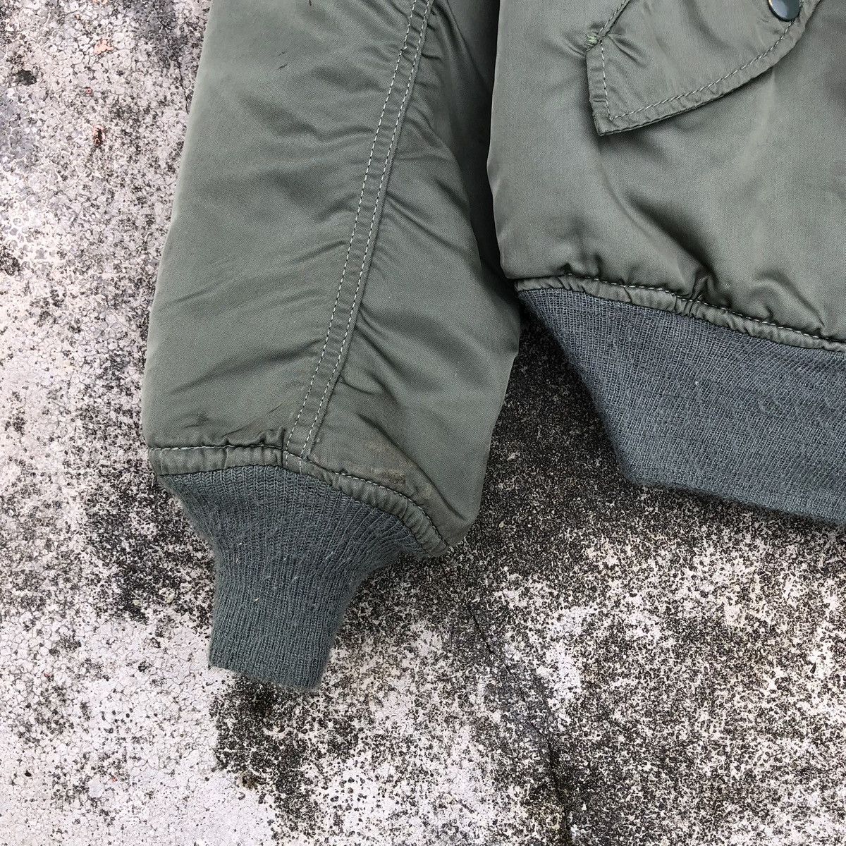 Alpha Industries Vintage Air Force Intermediate Ma-1 Bomber Jacket Size US L / EU 52-54 / 3 - 5 Thumbnail