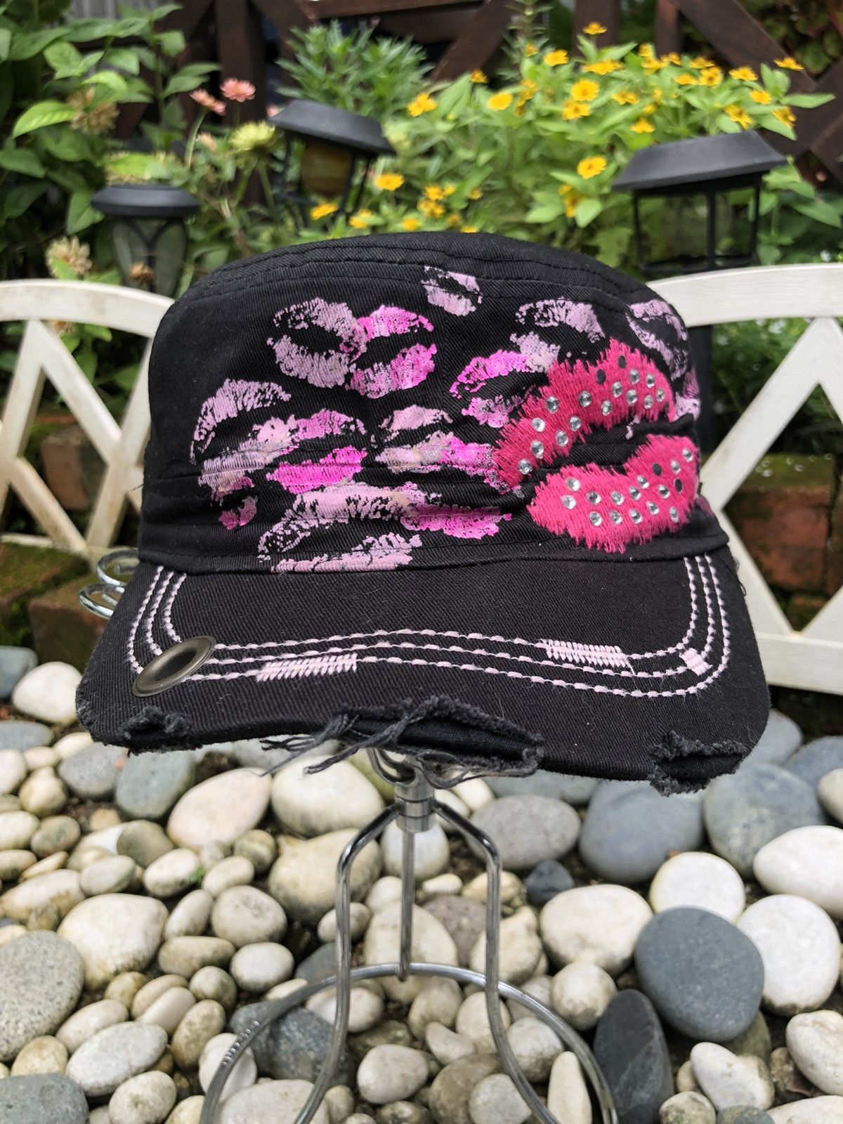Other AUTHENTIC DISTRESSED EMBROIDERY LIPS MILITARY HAT CAP Size ONE SIZE - 1 Thumbnail