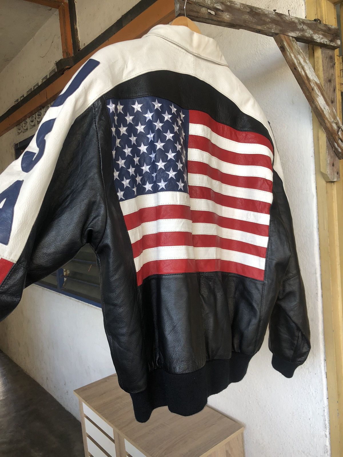Michael Hoban Rare❗️Vintage Michael Hoban USA Flag Leather Bomber Jackets Size US XL / EU 56 / 4 - 9 Thumbnail