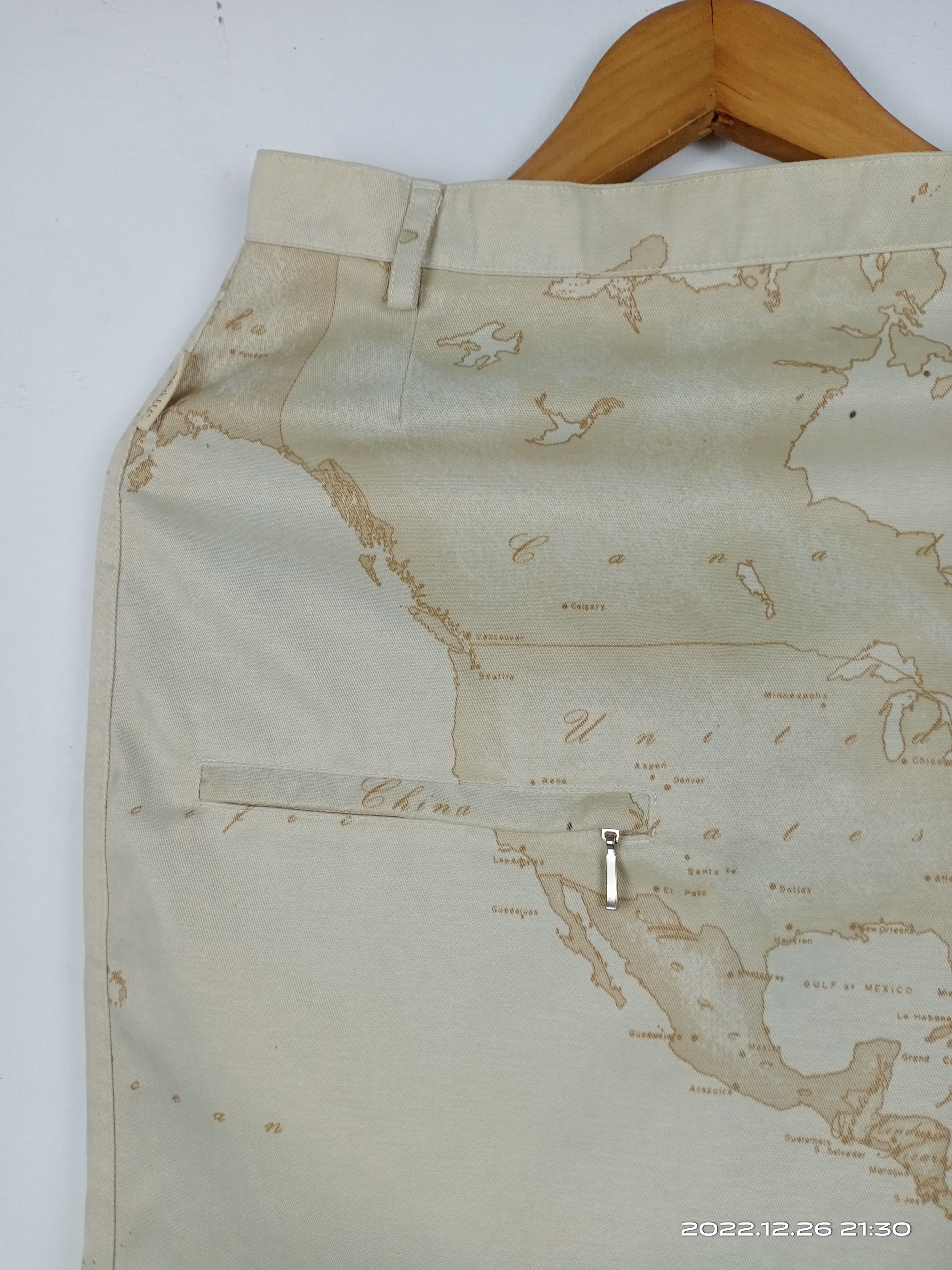 Alviero Martini 💥RARE💥Vintage Alviero Martini Mini Skirt Nice Design Size 27" / US 4 / IT 40 - 6 Thumbnail