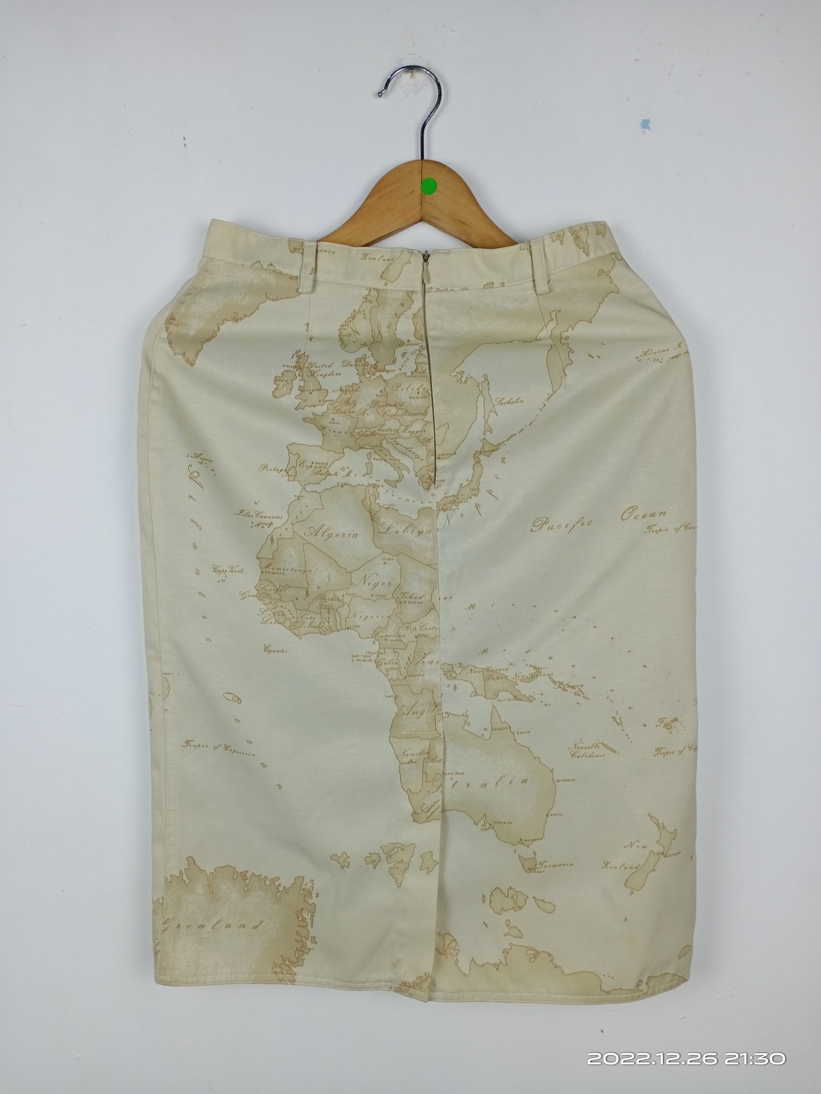 Alviero Martini 💥RARE💥Vintage Alviero Martini Mini Skirt Nice Design Size 27" / US 4 / IT 40 - 11 Thumbnail
