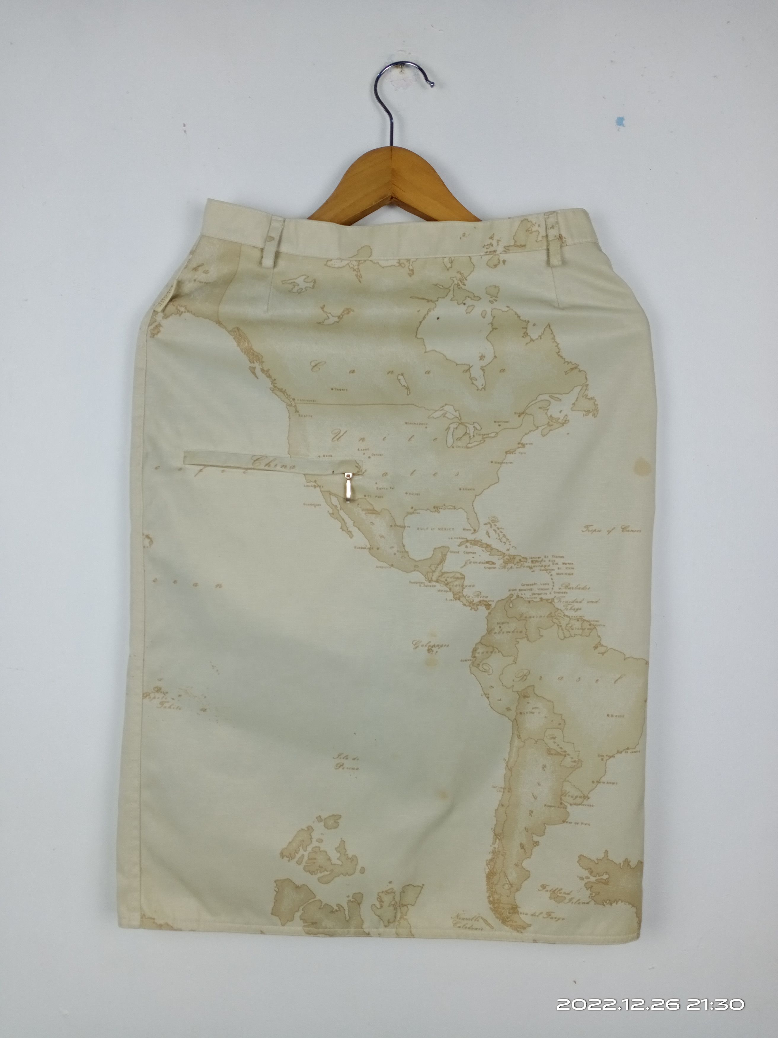 Alviero Martini 💥RARE💥Vintage Alviero Martini Mini Skirt Nice Design Size 27" / US 4 / IT 40 - 1 Thumbnail