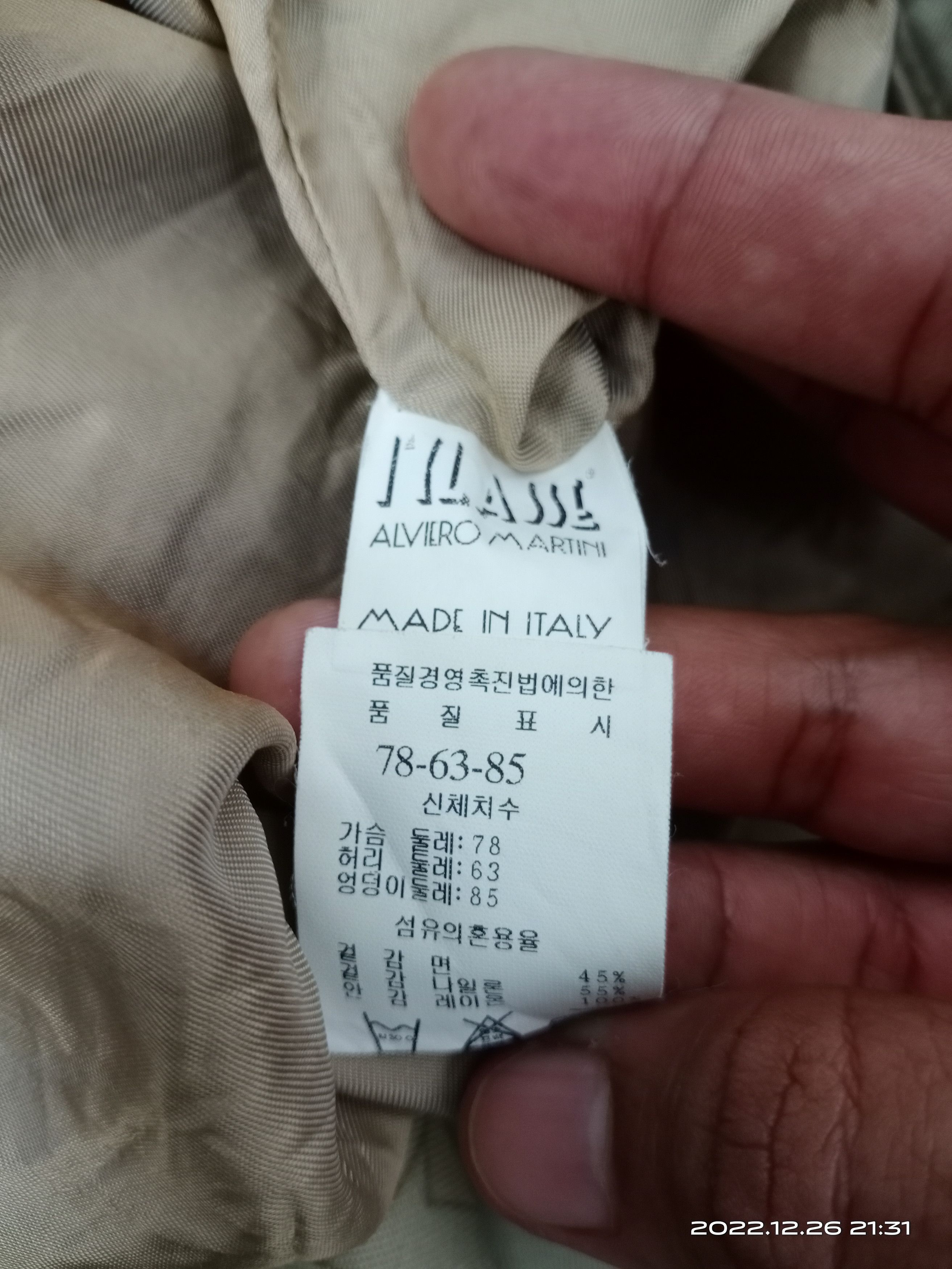 Alviero Martini 💥RARE💥Vintage Alviero Martini Mini Skirt Nice Design Size 27" / US 4 / IT 40 - 10 Thumbnail