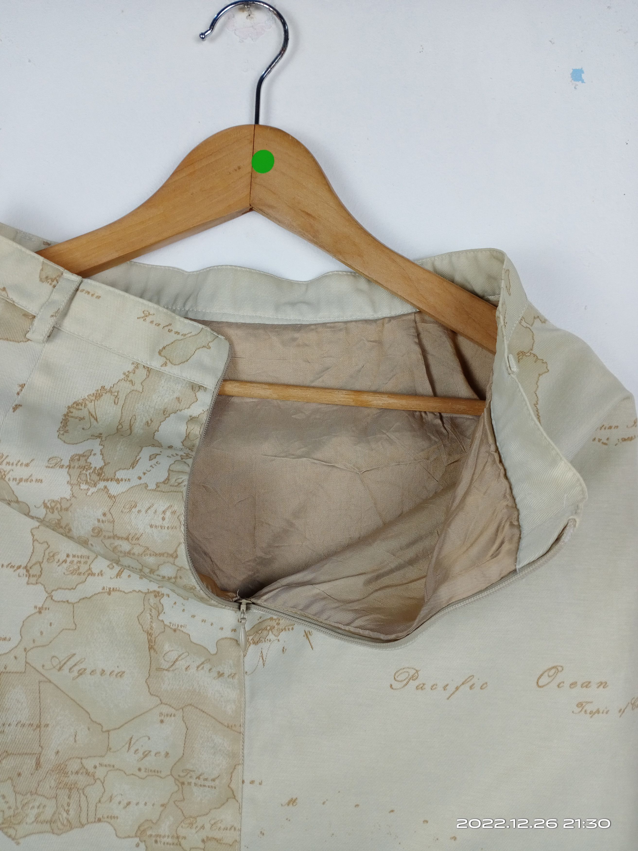 Alviero Martini 💥RARE💥Vintage Alviero Martini Mini Skirt Nice Design Size 27" / US 4 / IT 40 - 2 Thumbnail