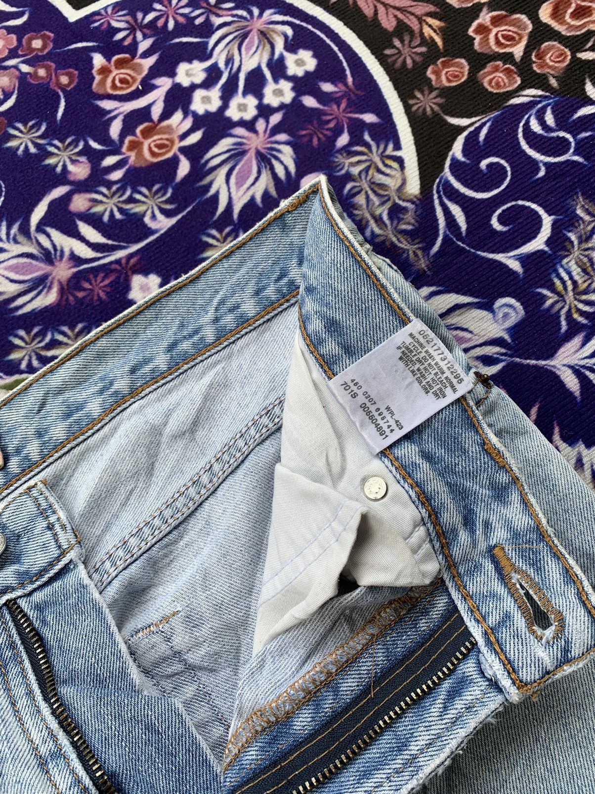 Levi's Vintage Clothing Vintage Levis Light Blue 505 e Distressed Denim Size US 35 - 7 Thumbnail