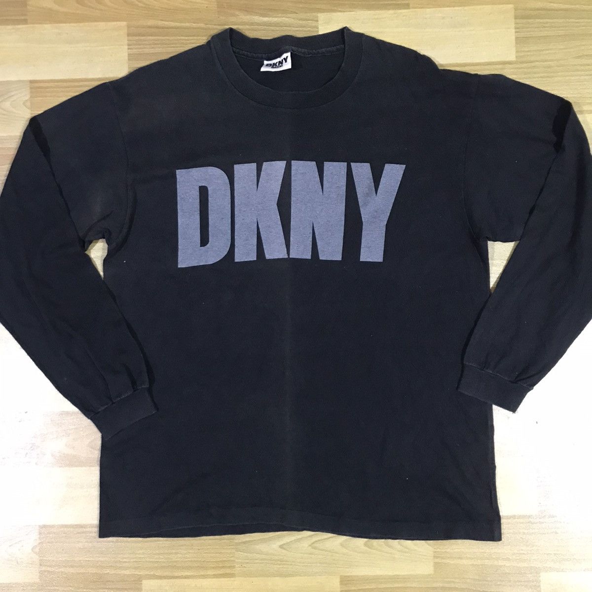DKNY Combo 2 item one price VINTAGE DKNY NYC BIG LOGO T SHIRT Size US XL / EU 56 / 4 - 2 Thumbnail