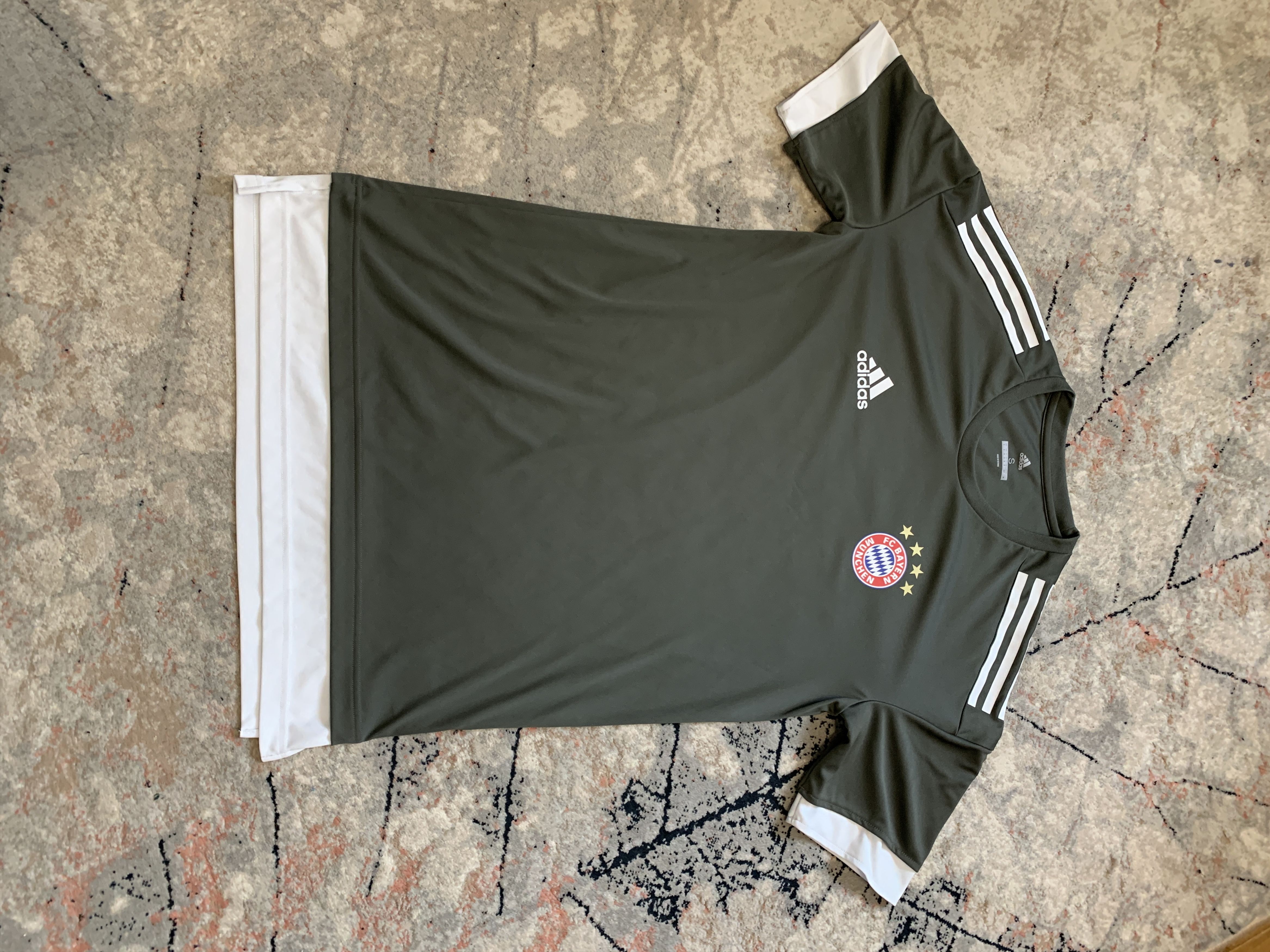 Adidas Adidas FC Bayern Munchen Champion League Jersey Size US S / EU 44-46 / 1 - 2 Thumbnail