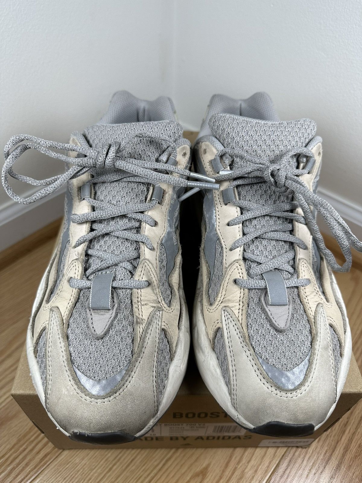 Adidas × Kanye West Adidas Yeezy Boost 700 V2 Cream Size US 10.5 / EU 43-44 - 2 Thumbnail