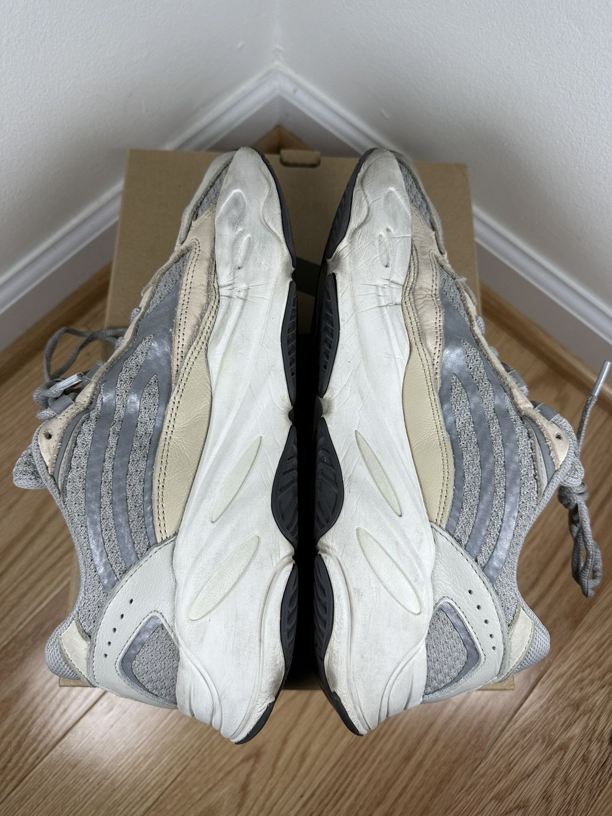 Adidas × Kanye West Adidas Yeezy Boost 700 V2 Cream Size US 10.5 / EU 43-44 - 4 Thumbnail