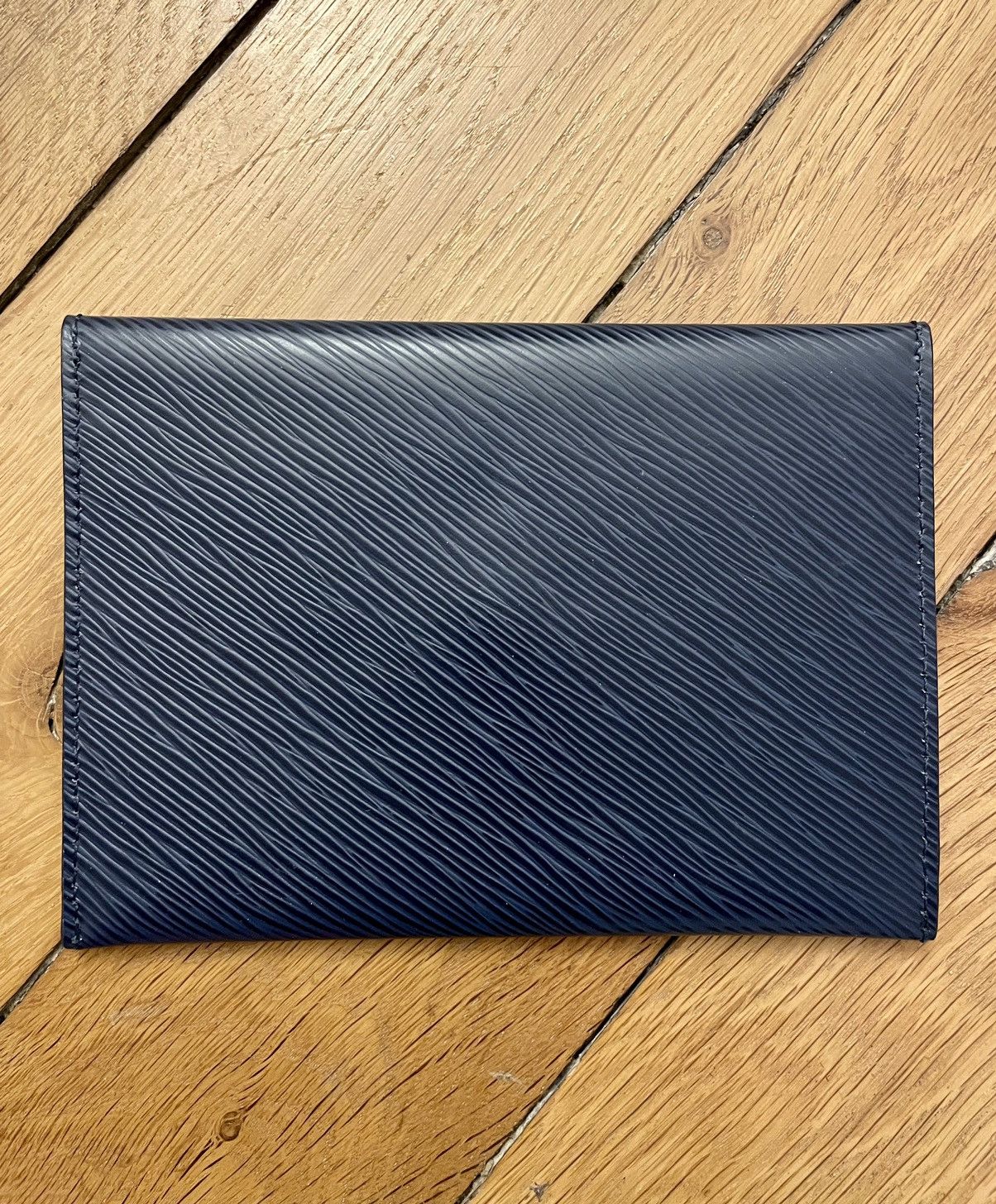 Louis Vuitton Louis Vuitton show invite epi purse Size ONE SIZE - 3 Thumbnail