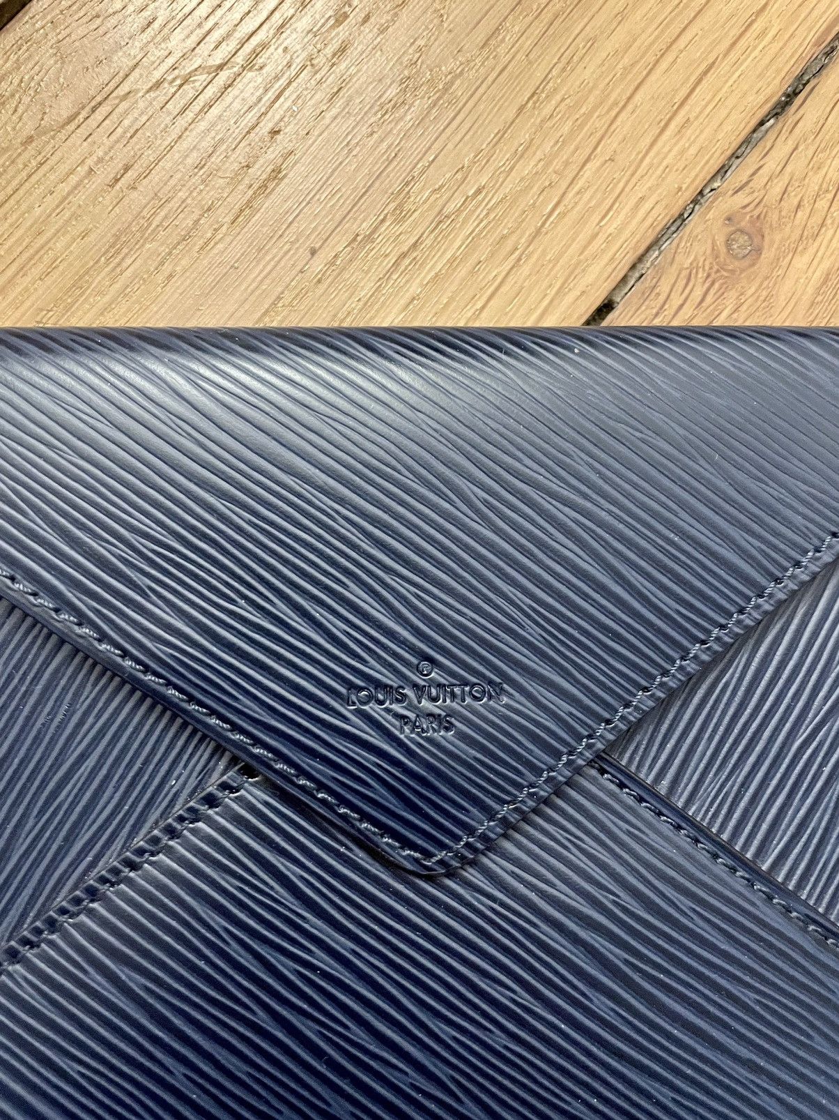 Louis Vuitton Louis Vuitton show invite epi purse Size ONE SIZE - 2 Thumbnail