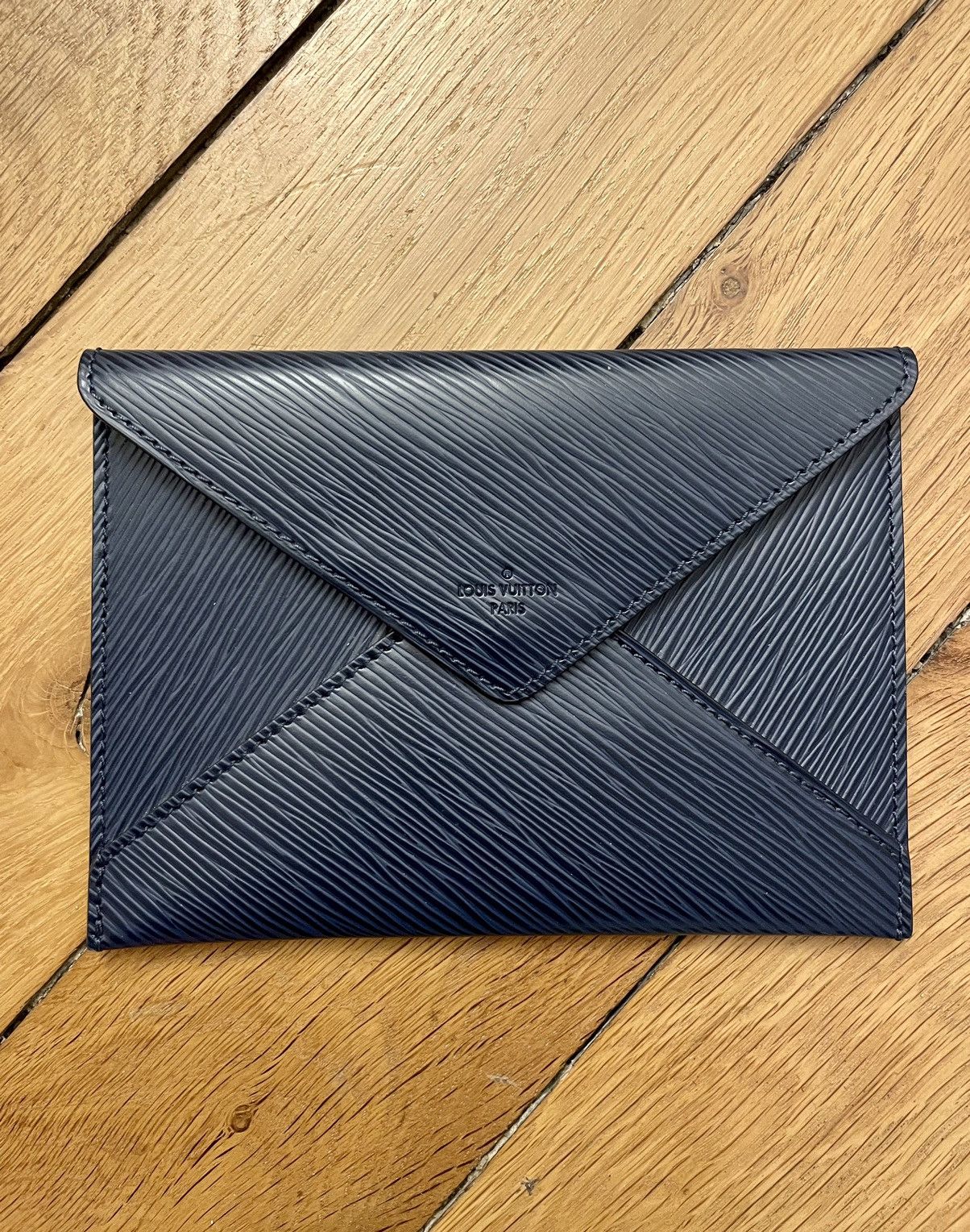 Louis Vuitton Louis Vuitton show invite epi purse Size ONE SIZE - 1 Thumbnail