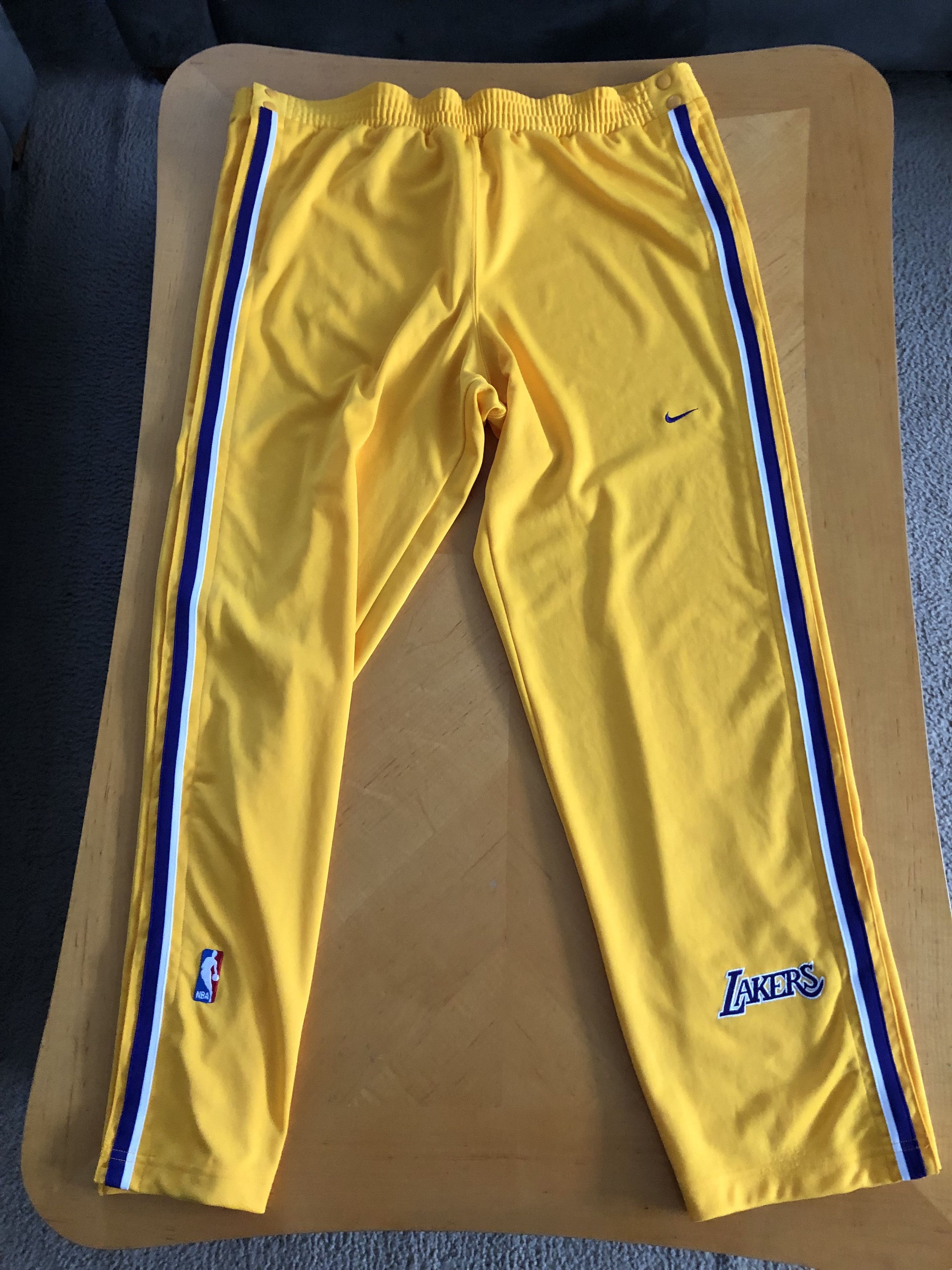 Nike lakers warm up pants best sale