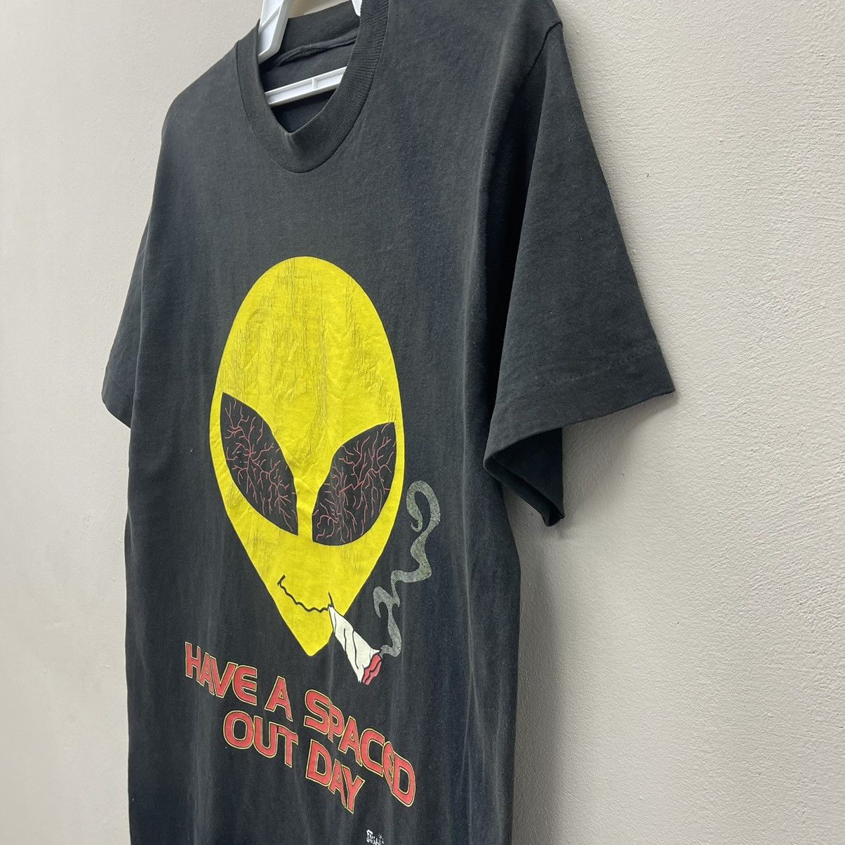 Vintage Vintage 90s Fashion Victim T-Shirt Have A Spaced Out Day Size US M / EU 48-50 / 2 - 3 Thumbnail