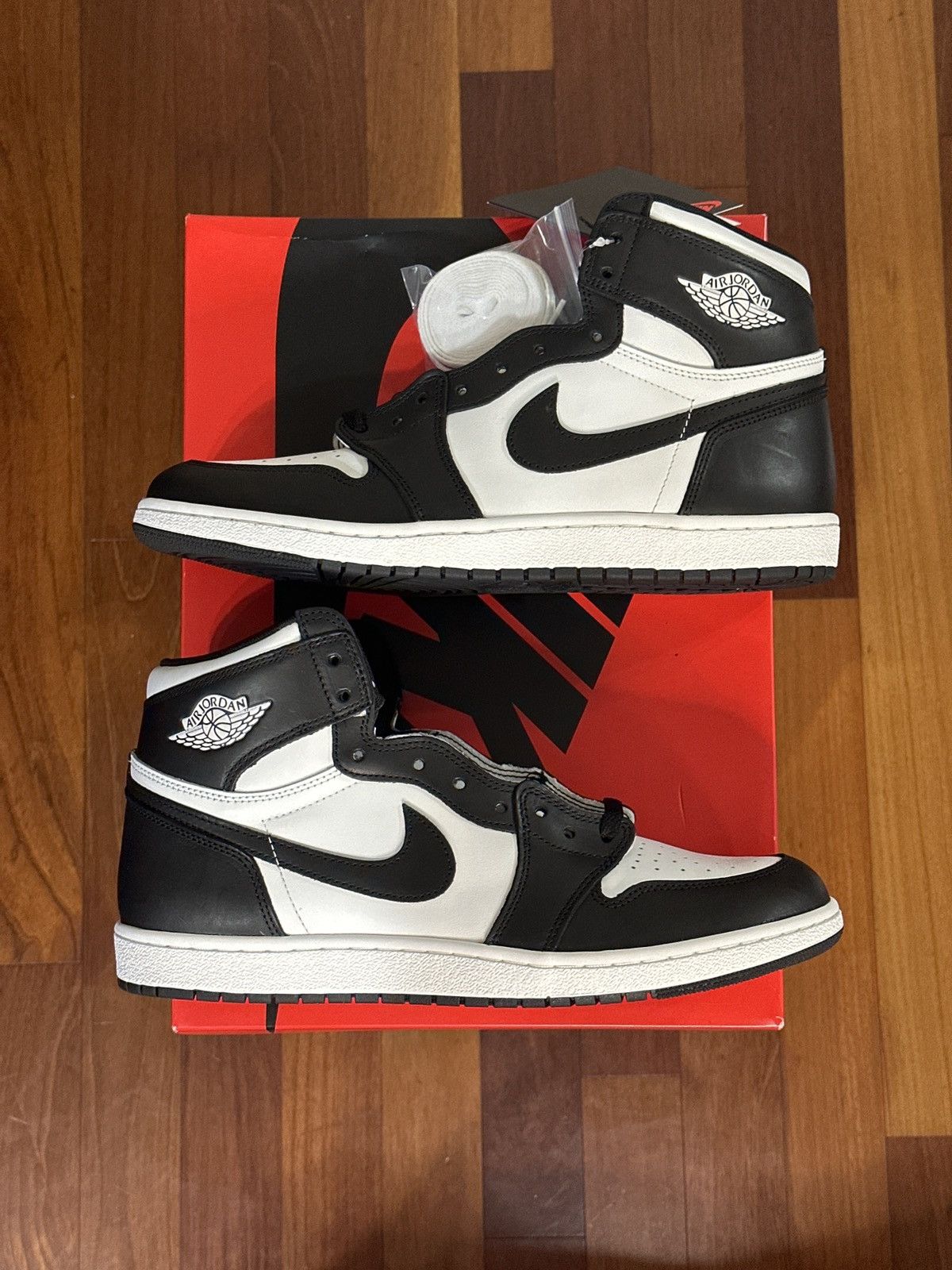 white black gray jordan 1