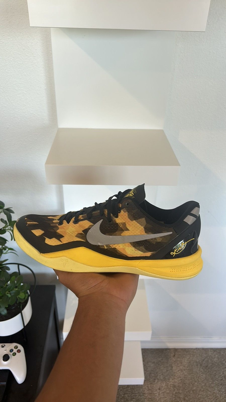 Nike Kobe 8 “Sulfur/Electric” 555035-001 Size 9.5 Nike Kobe 8 Size 9.5 Mens Sulfur Electric Black Yellow 2012  main image 4