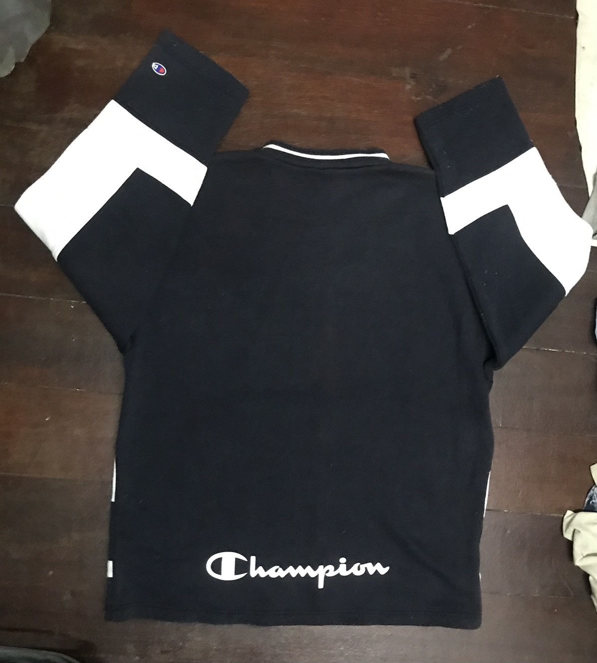 Champion × Vintage Vintage Champion vneck big logo sweatshirt Size US L / EU 52-54 / 3 - 7 Thumbnail