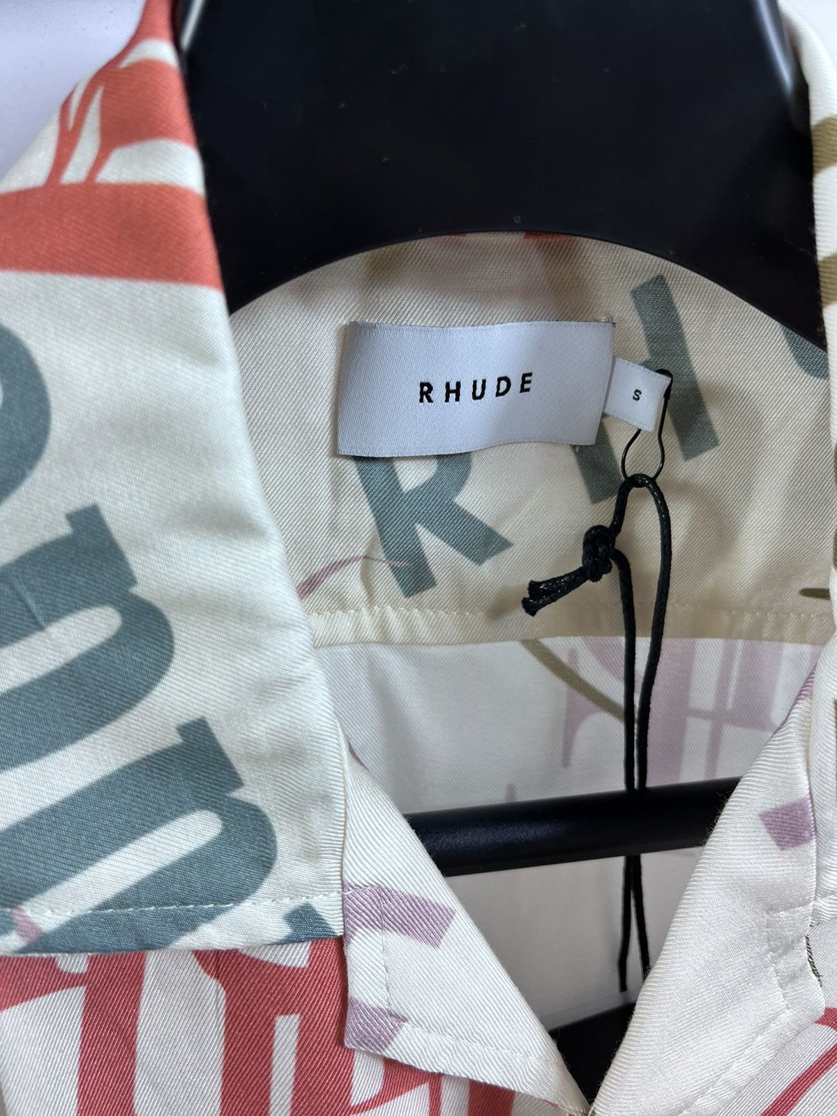 Rhude RHUDE LOGO PRINT VISCOSE SHORT SLEEVE SHIRT Size US S / EU 44-46 / 1 - 3 Thumbnail