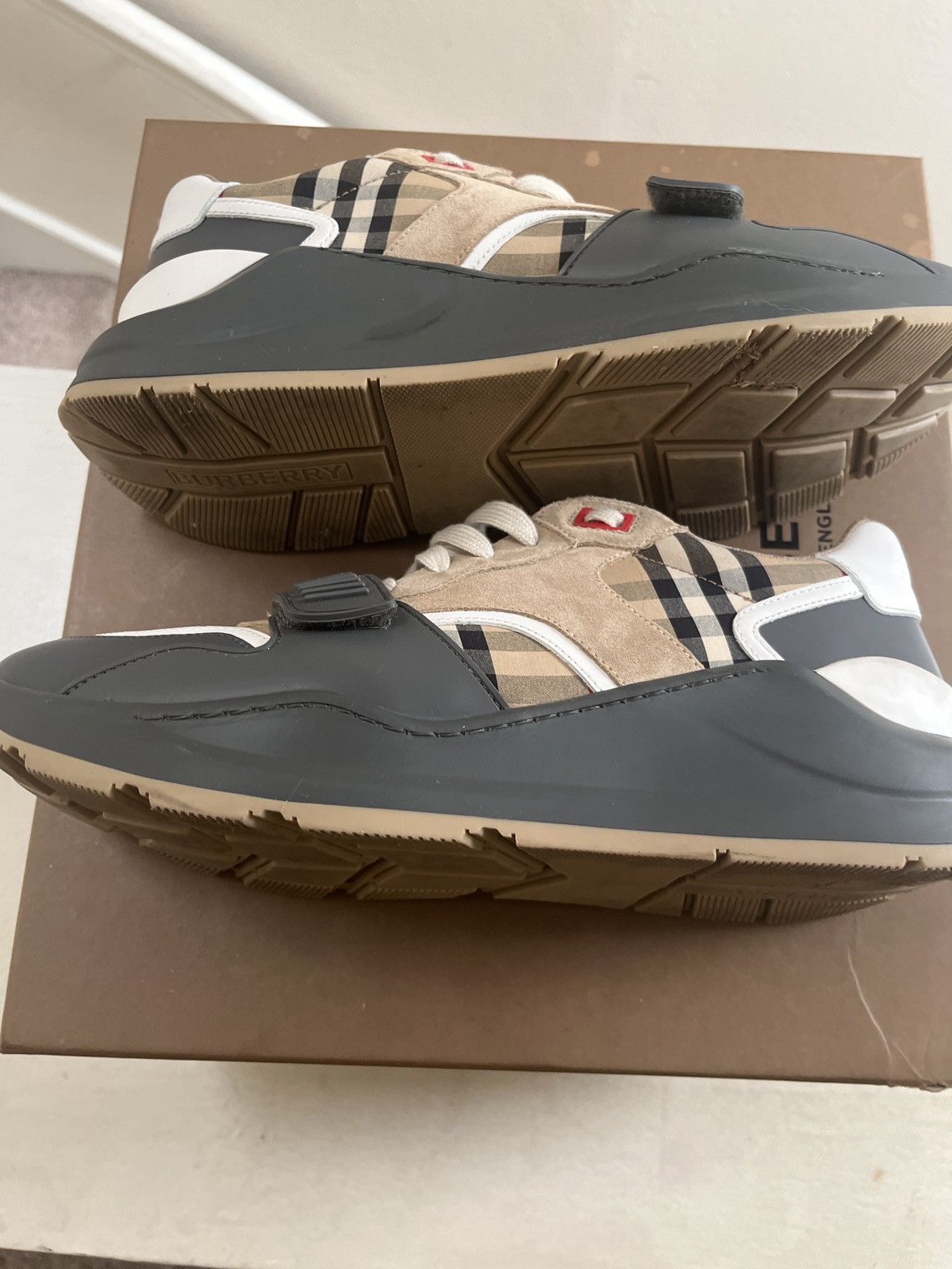 Burberry Burberry shoes Low Top Sneakers | Grailed