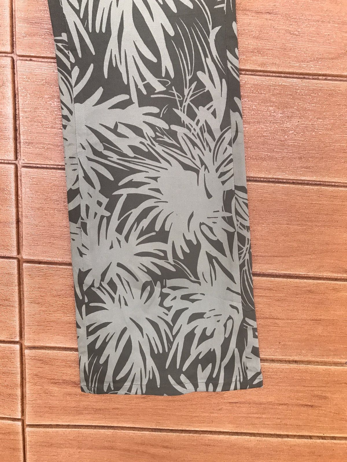 Katharine Hamnett London Flare Pants Katharine Hamnett Printed Design Boot Cut Pants Size US 30 / EU 46 - 4 Thumbnail
