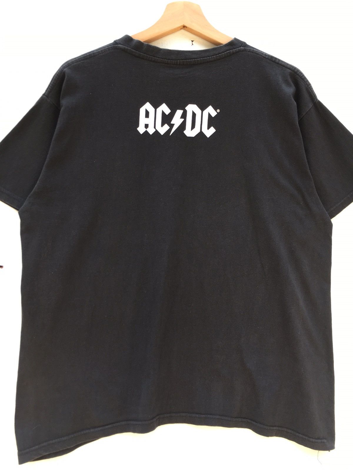 Band Tees Vintage Ac/Dc Back in Black Tour Tshirt Size US L / EU 52-54 / 3 - 10 Thumbnail