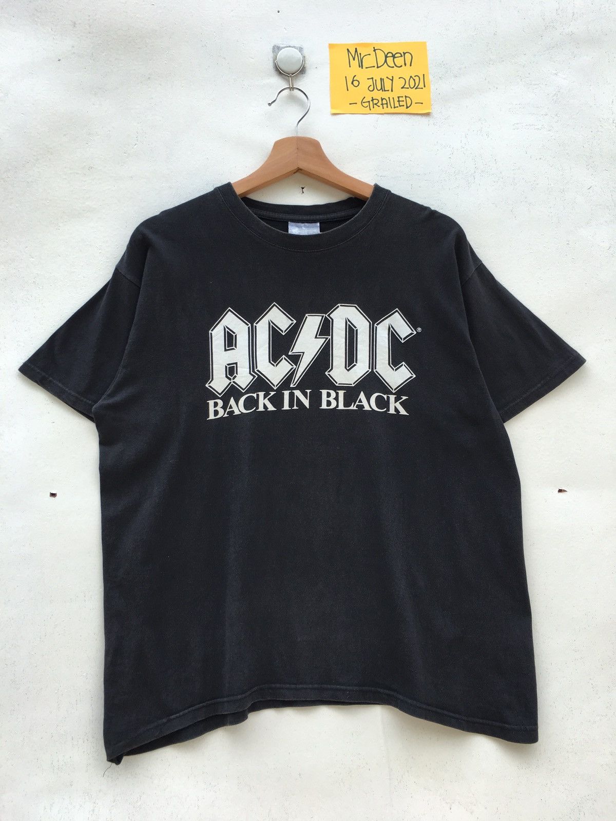 Band Tees Vintage Ac/Dc Back in Black Tour Tshirt Size US L / EU 52-54 / 3 - 2 Thumbnail