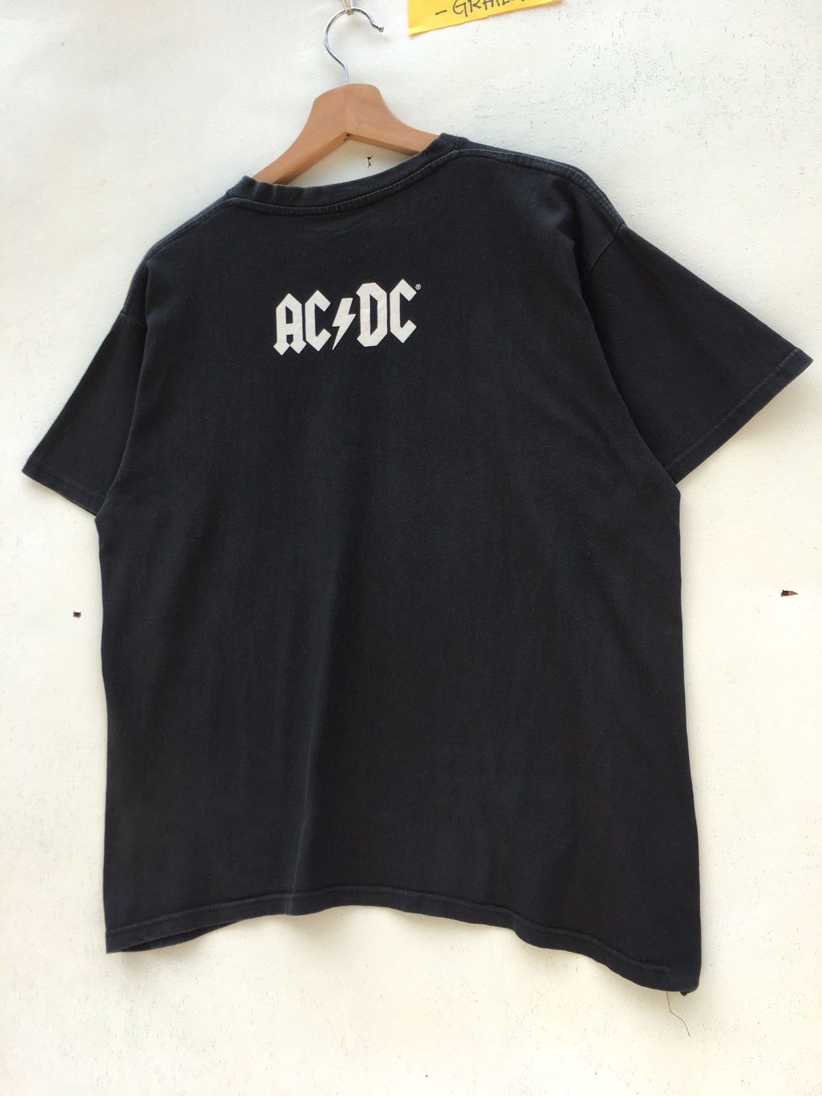 Band Tees Vintage Ac/Dc Back in Black Tour Tshirt Size US L / EU 52-54 / 3 - 9 Thumbnail
