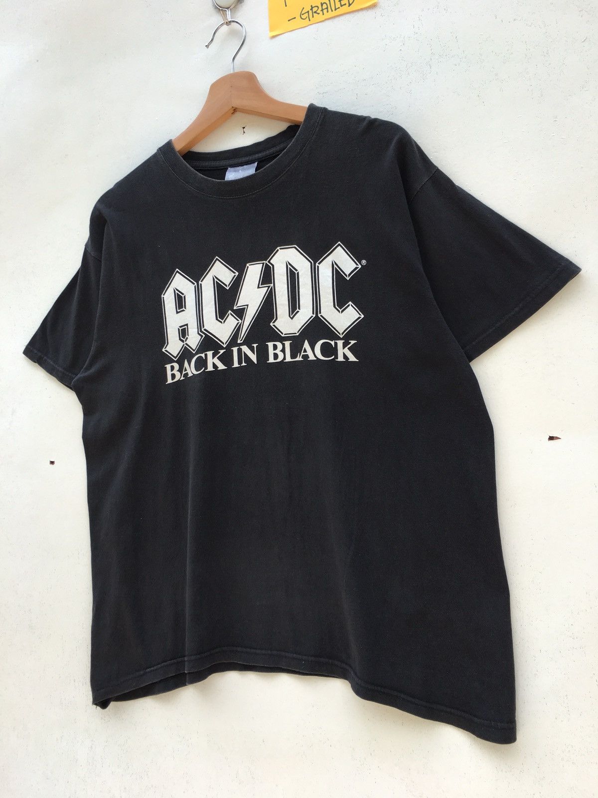 Band Tees Vintage Ac/Dc Back in Black Tour Tshirt Size US L / EU 52-54 / 3 - 4 Thumbnail