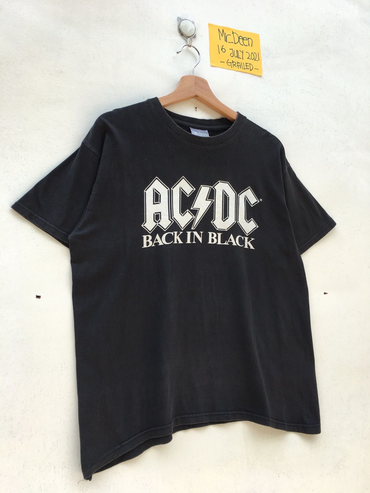 Band Tees Vintage Ac/Dc Back in Black Tour Tshirt Size US L / EU 52-54 / 3 - 3 Thumbnail