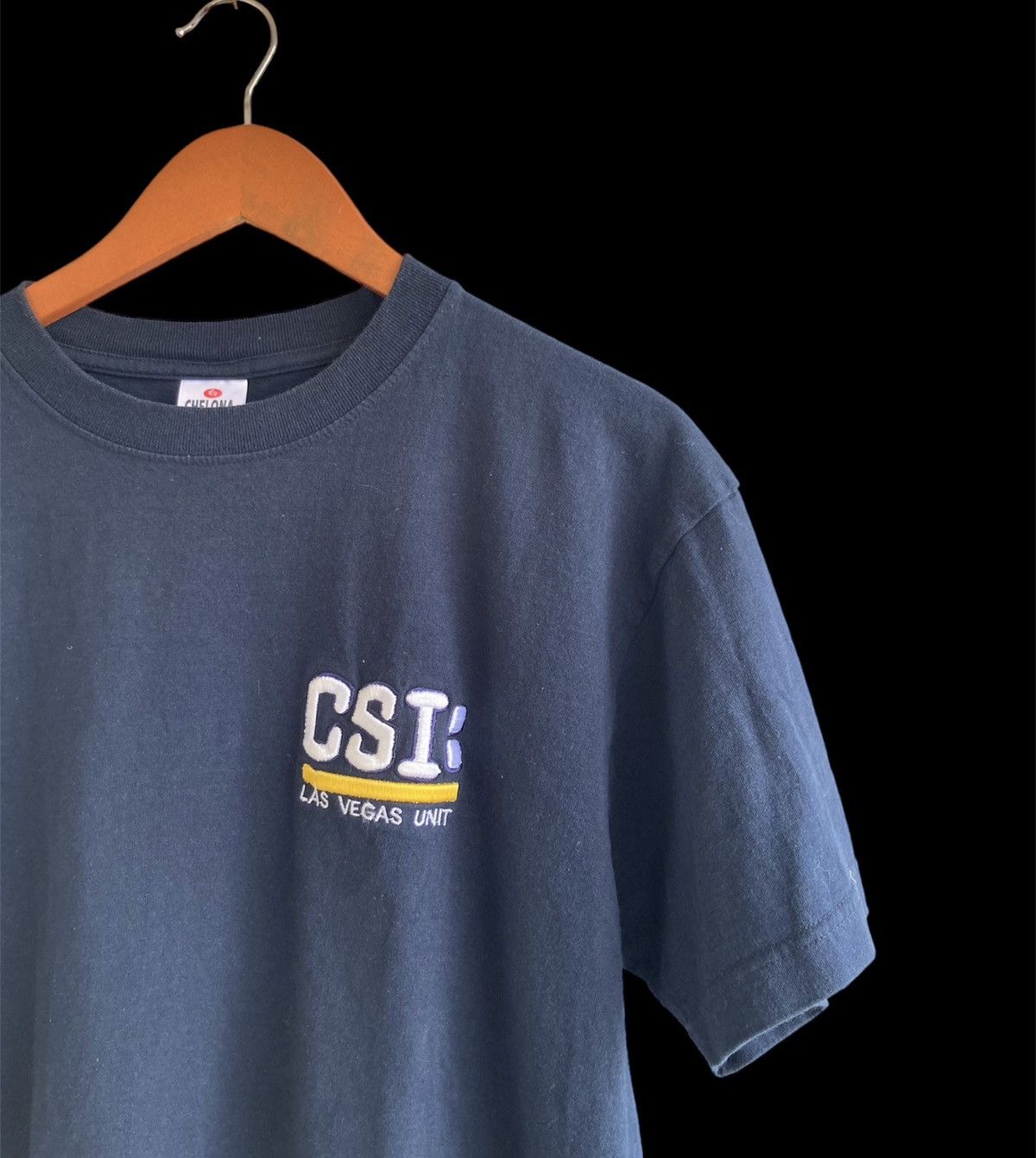 Vintage Vintage Y2K CSI Las Vegas tee L embroidered Size US L / EU 52-54 / 3 - 1 Thumbnail