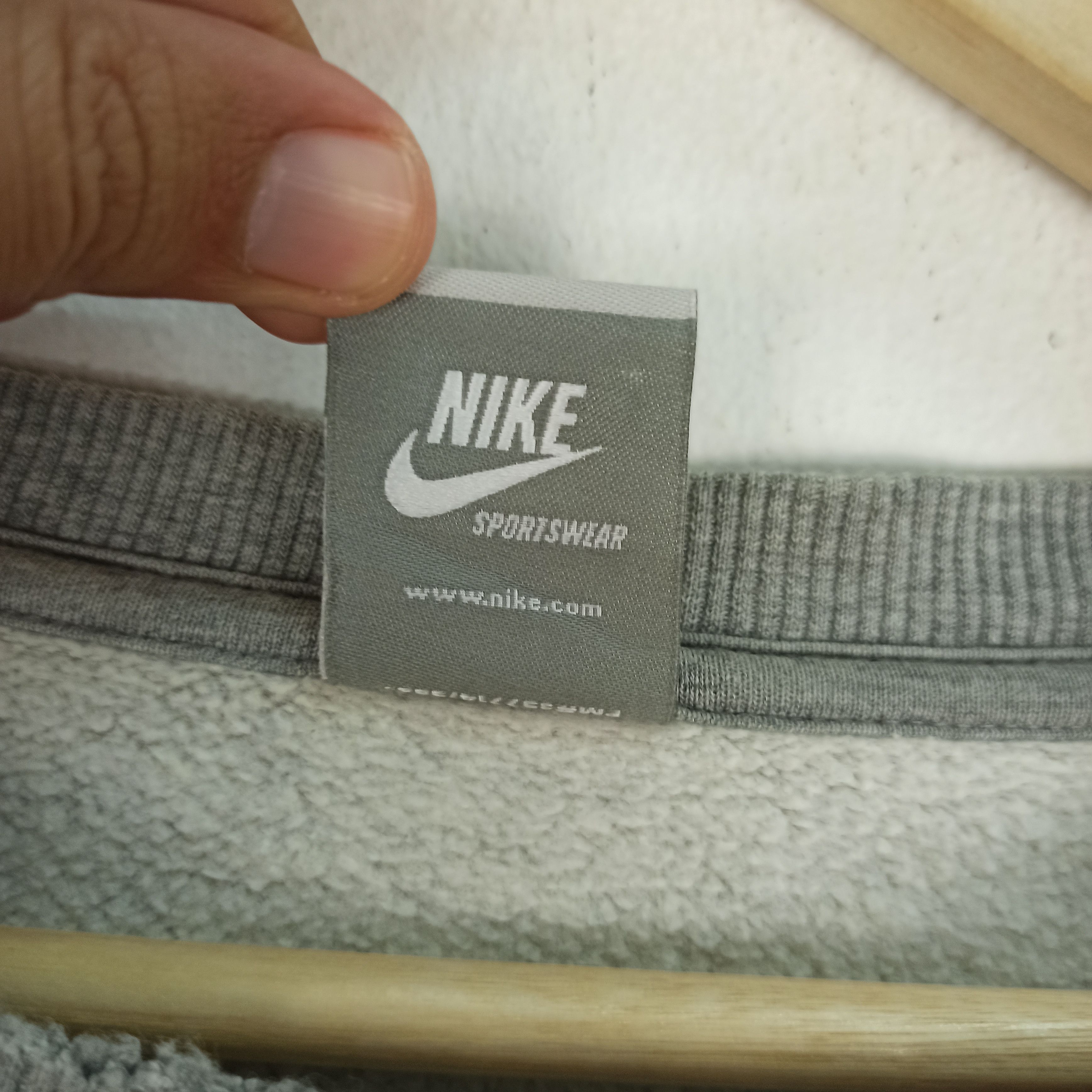 Nike Vintage Distressed Nike Sweatshirt Big Logo Swoosh Size US L / EU 52-54 / 3 - 8 Thumbnail