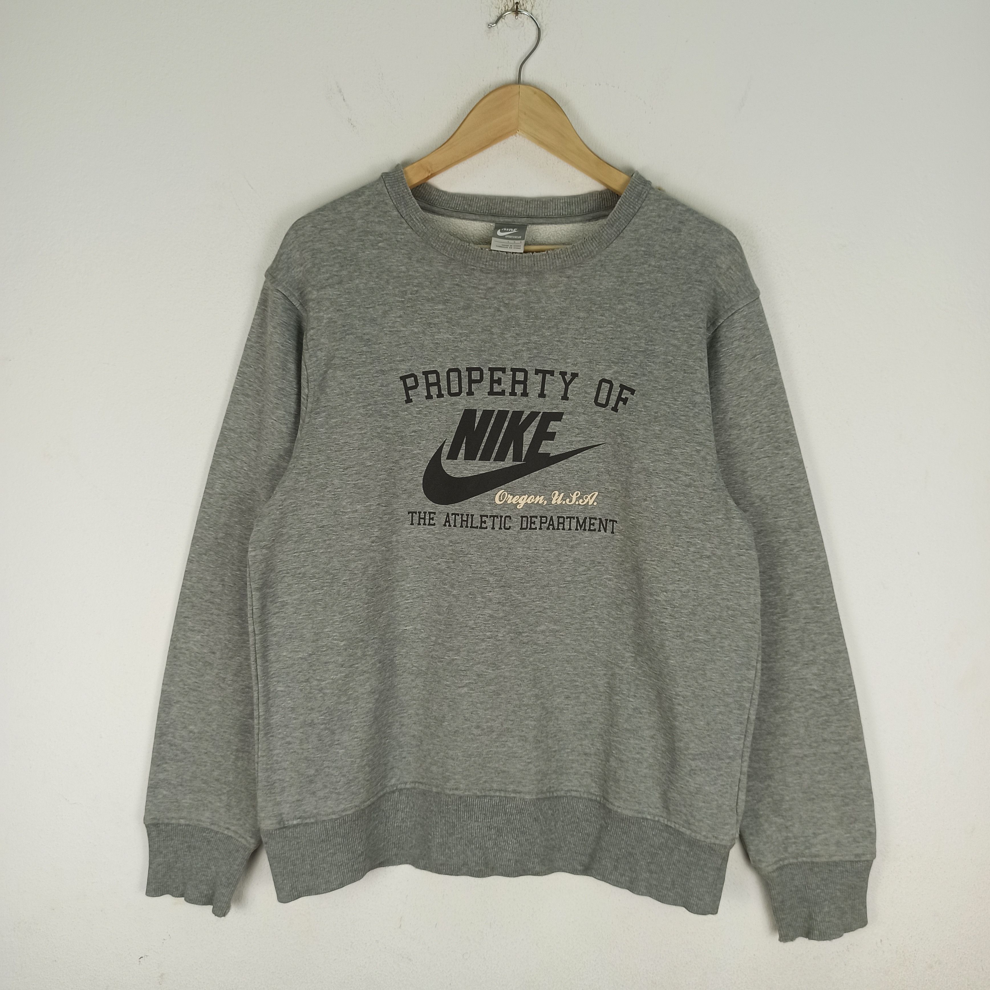 Nike Vintage Distressed Nike Sweatshirt Big Logo Swoosh Size US L / EU 52-54 / 3 - 1 Thumbnail