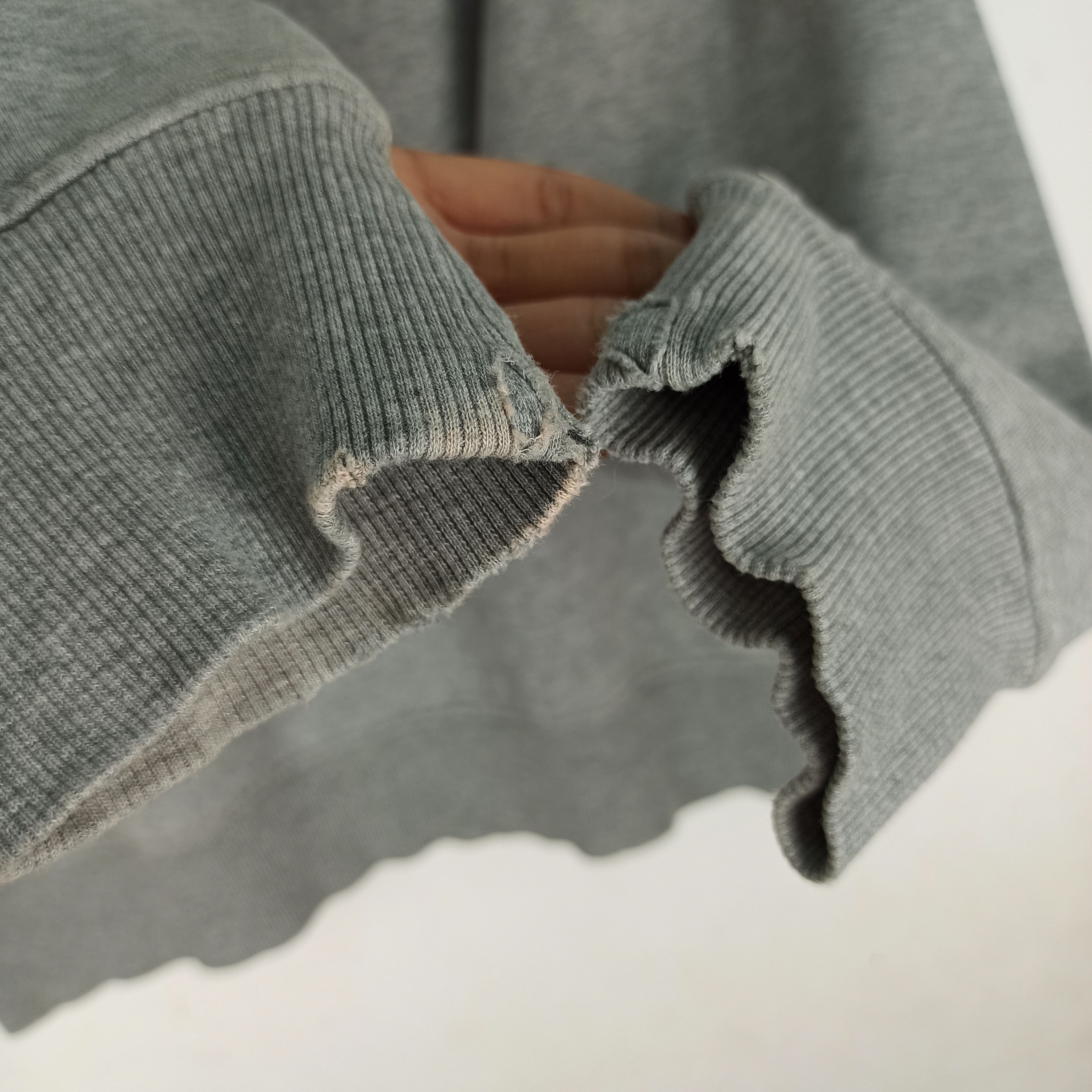 Nike Vintage Distressed Nike Sweatshirt Big Logo Swoosh Size US L / EU 52-54 / 3 - 5 Thumbnail