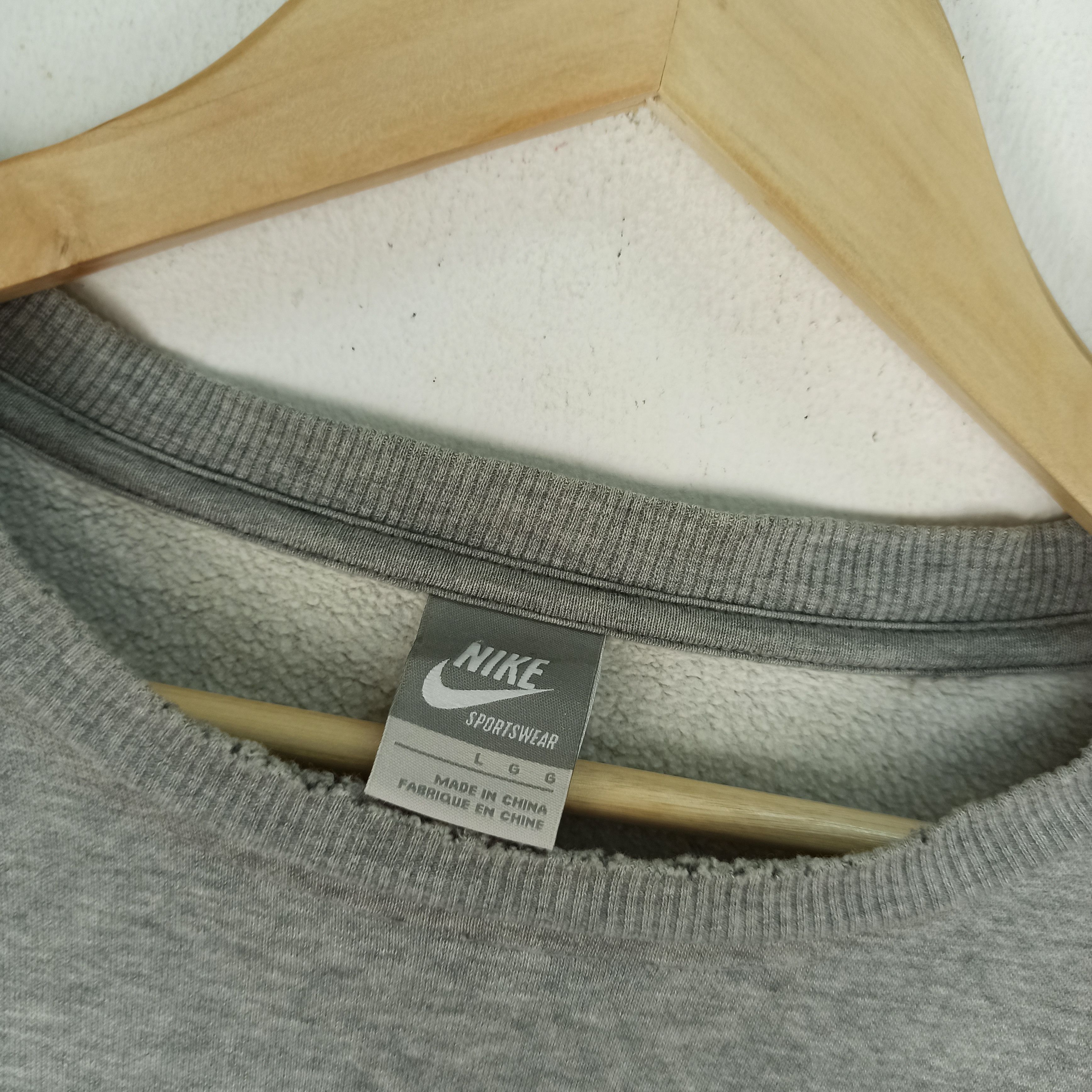 Nike Vintage Distressed Nike Sweatshirt Big Logo Swoosh Size US L / EU 52-54 / 3 - 6 Thumbnail